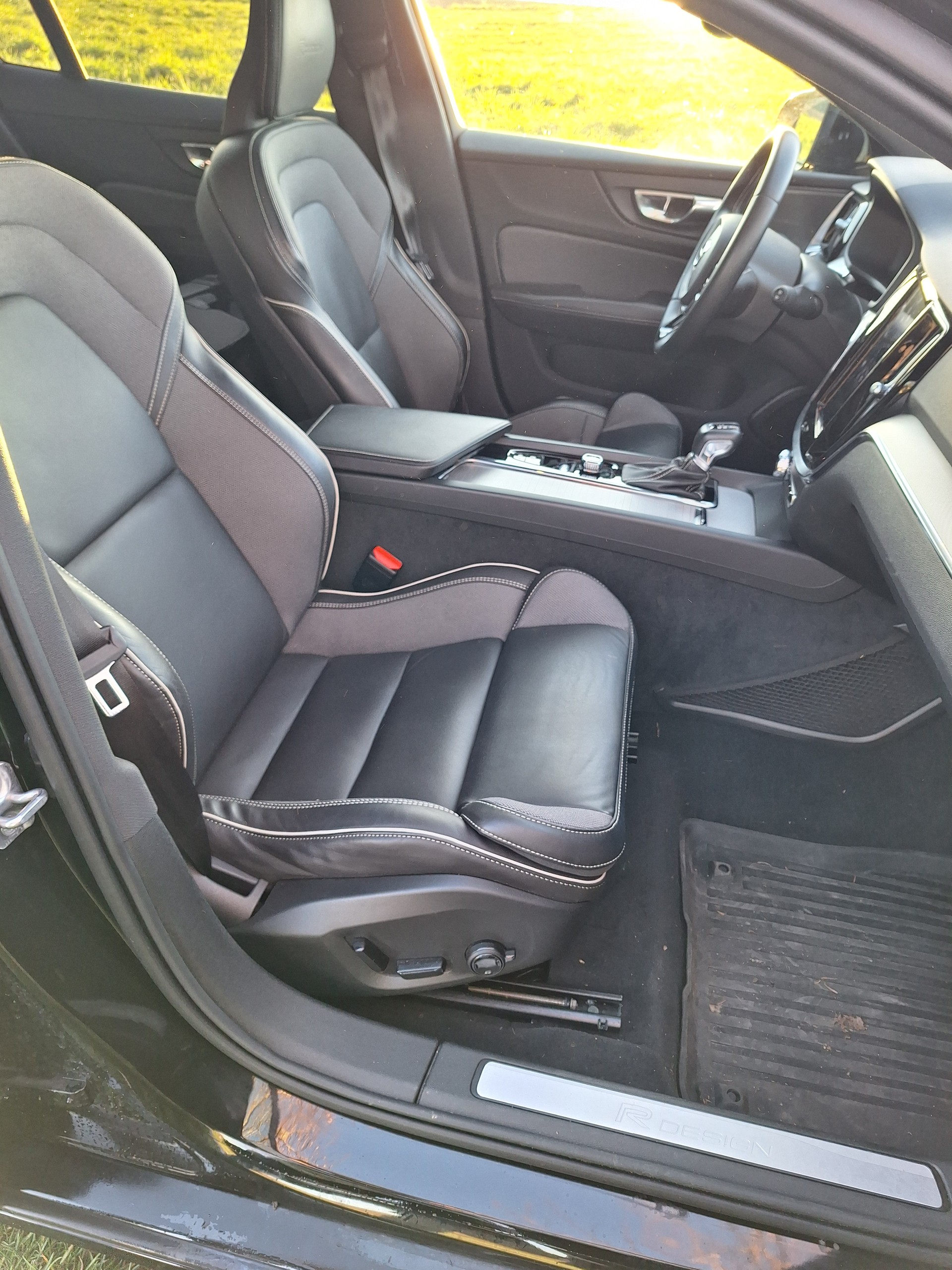 VOLVO 2.0 D4 R-Design AWD-image-3