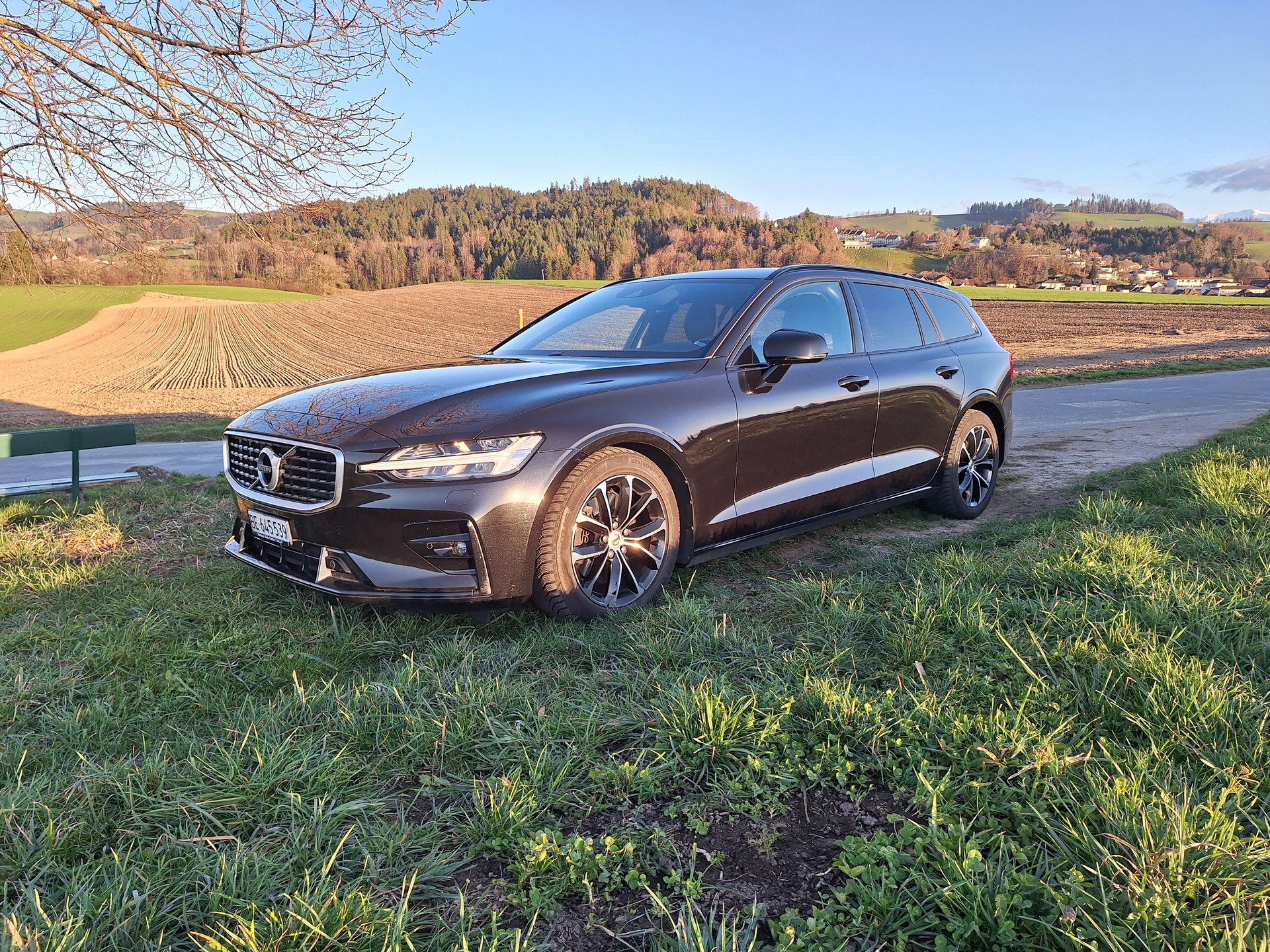 VOLVO 2.0 D4 R-Design AWD-image-1