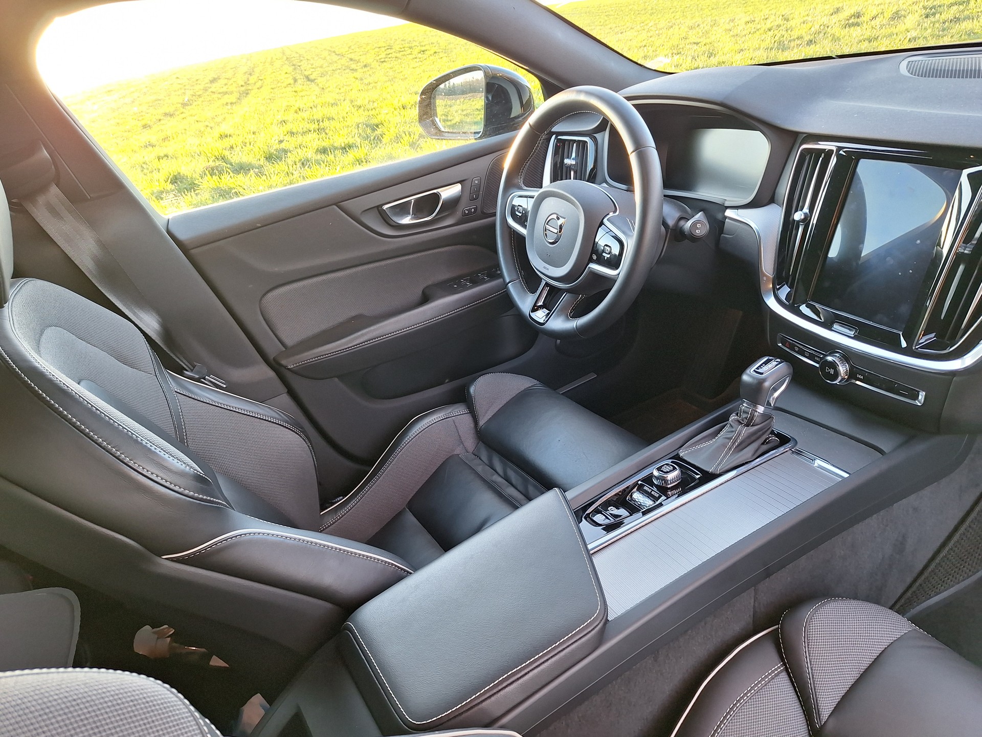 VOLVO 2.0 D4 R-Design AWD-image-4