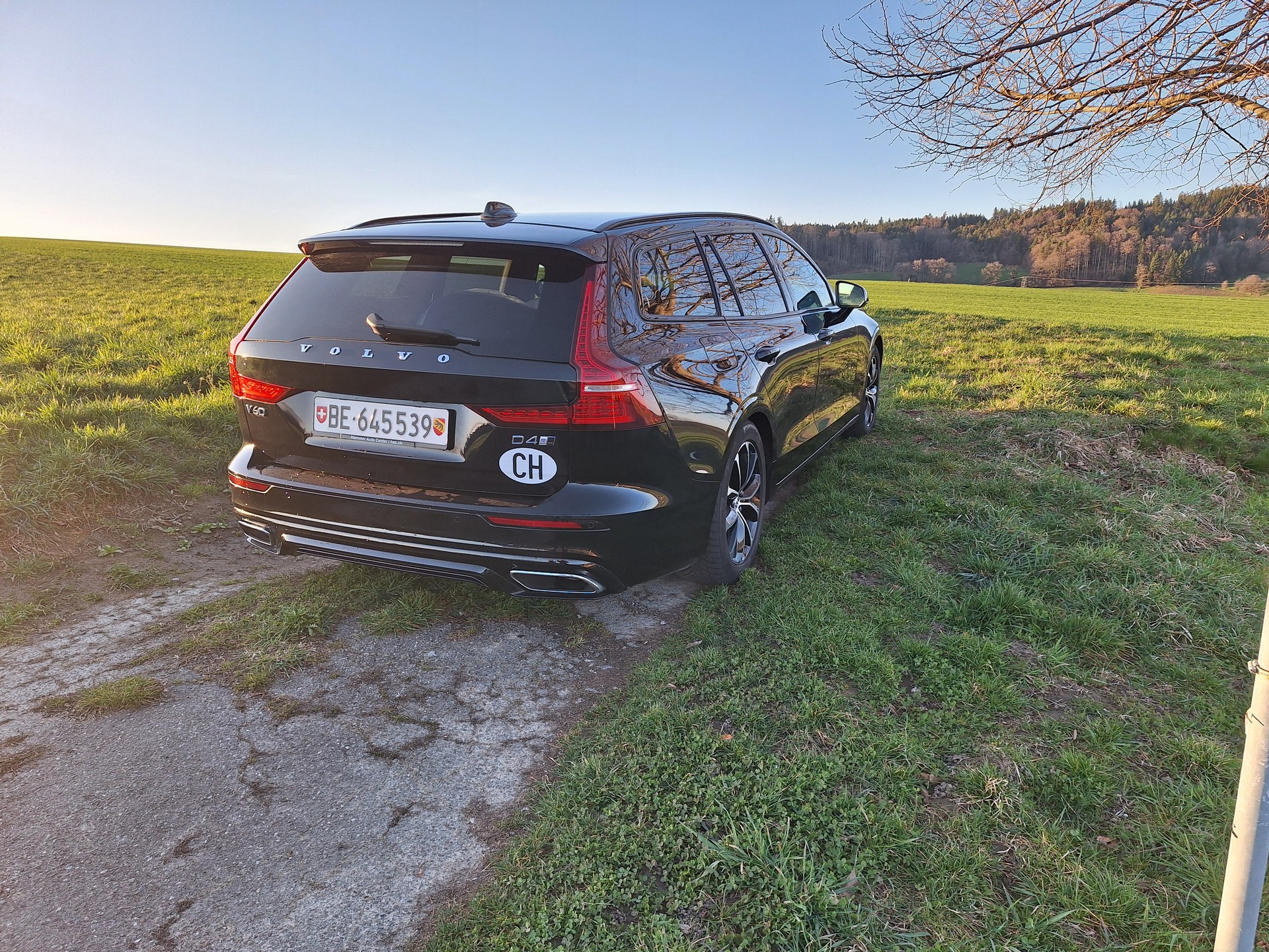 VOLVO 2.0 D4 R-Design AWD-image-2