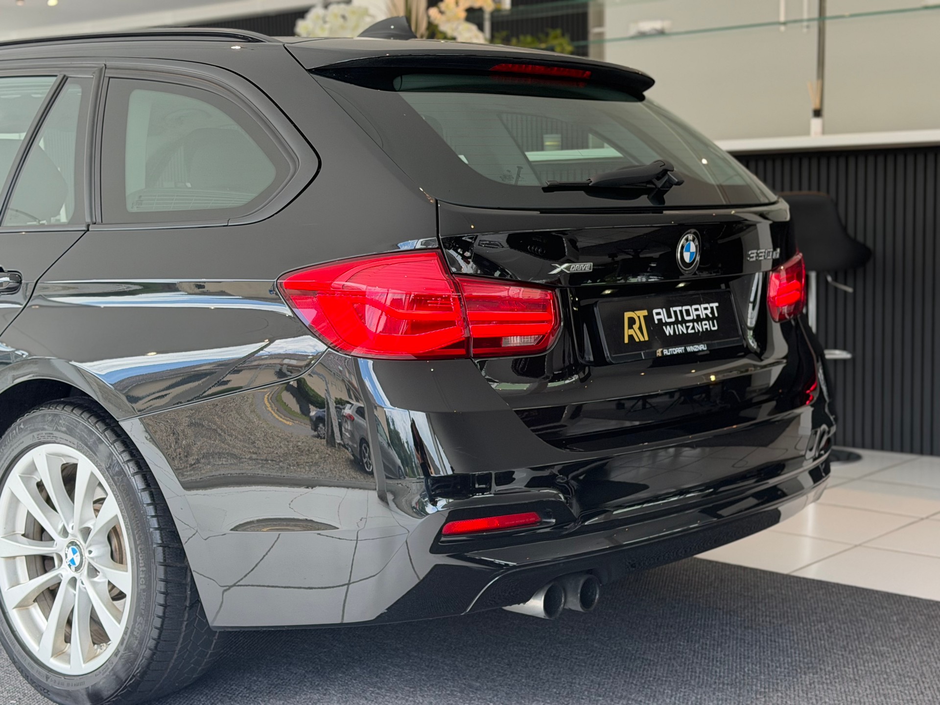 BMW 330d xDrive Touring Steptronic LCI **Frisch ab MFK & Service**-image-8