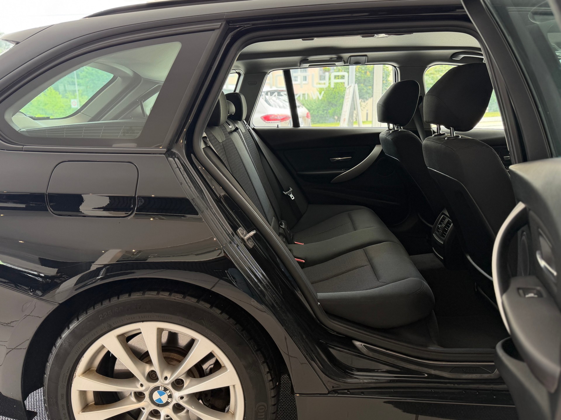 BMW 330d xDrive Touring Steptronic LCI **Frisch ab MFK & Service**-image-18