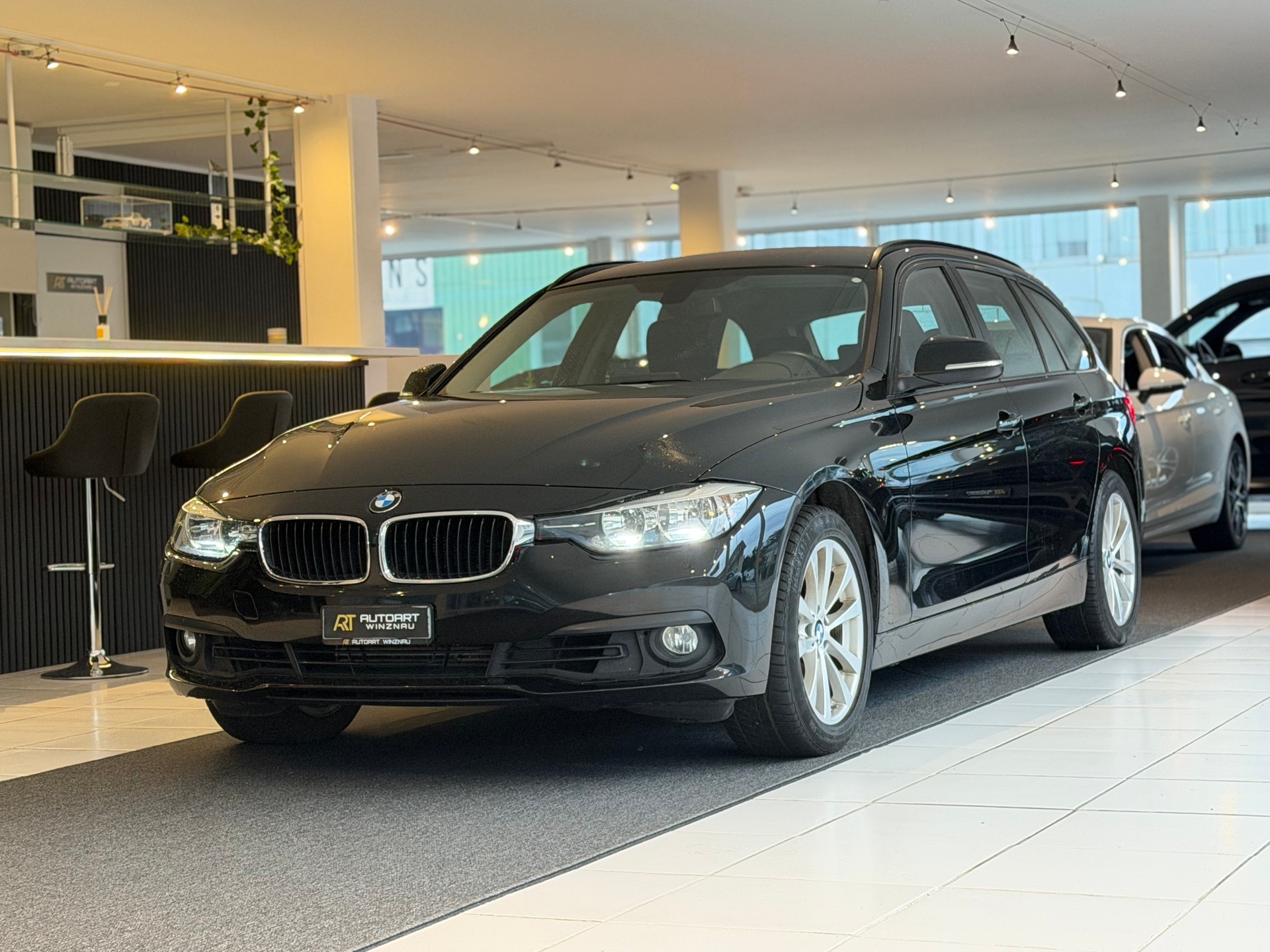 BMW 330d xDrive Touring Steptronic LCI **Frisch ab MFK & Service**-image-0