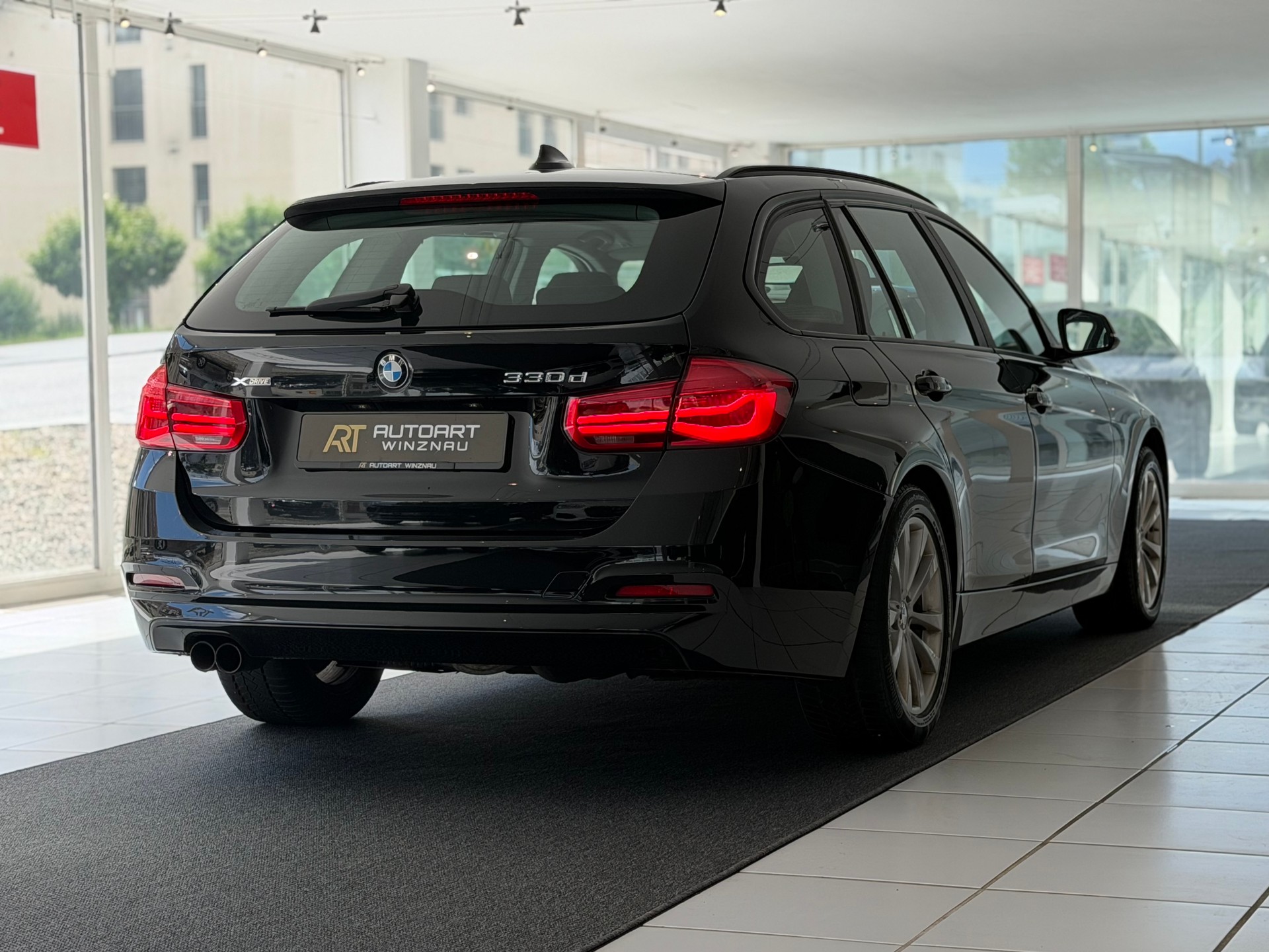 BMW 330d xDrive Touring Steptronic LCI **Frisch ab MFK & Service**-image-5