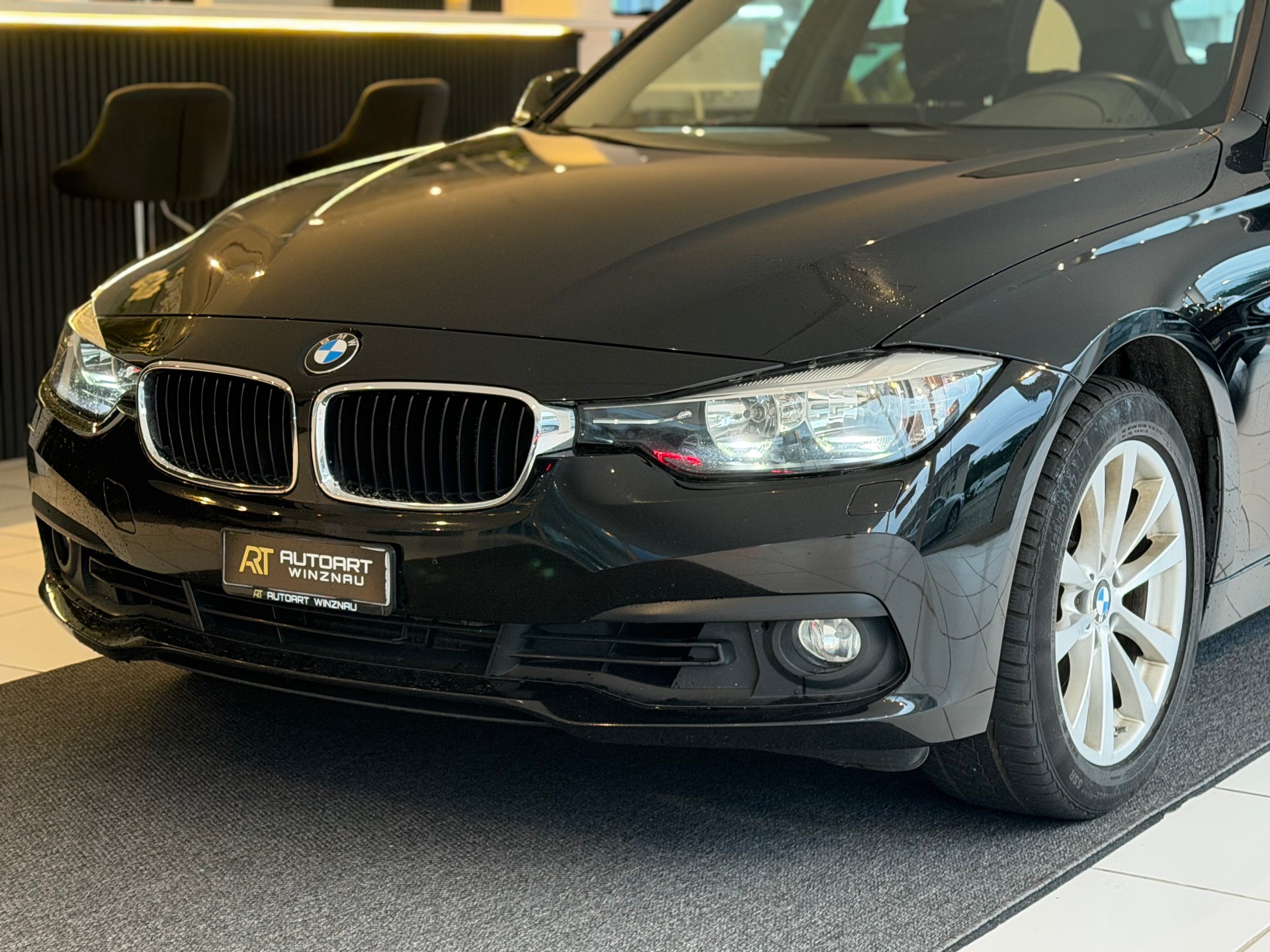 BMW 330d xDrive Touring Steptronic LCI **Frisch ab MFK & Service**-image-1