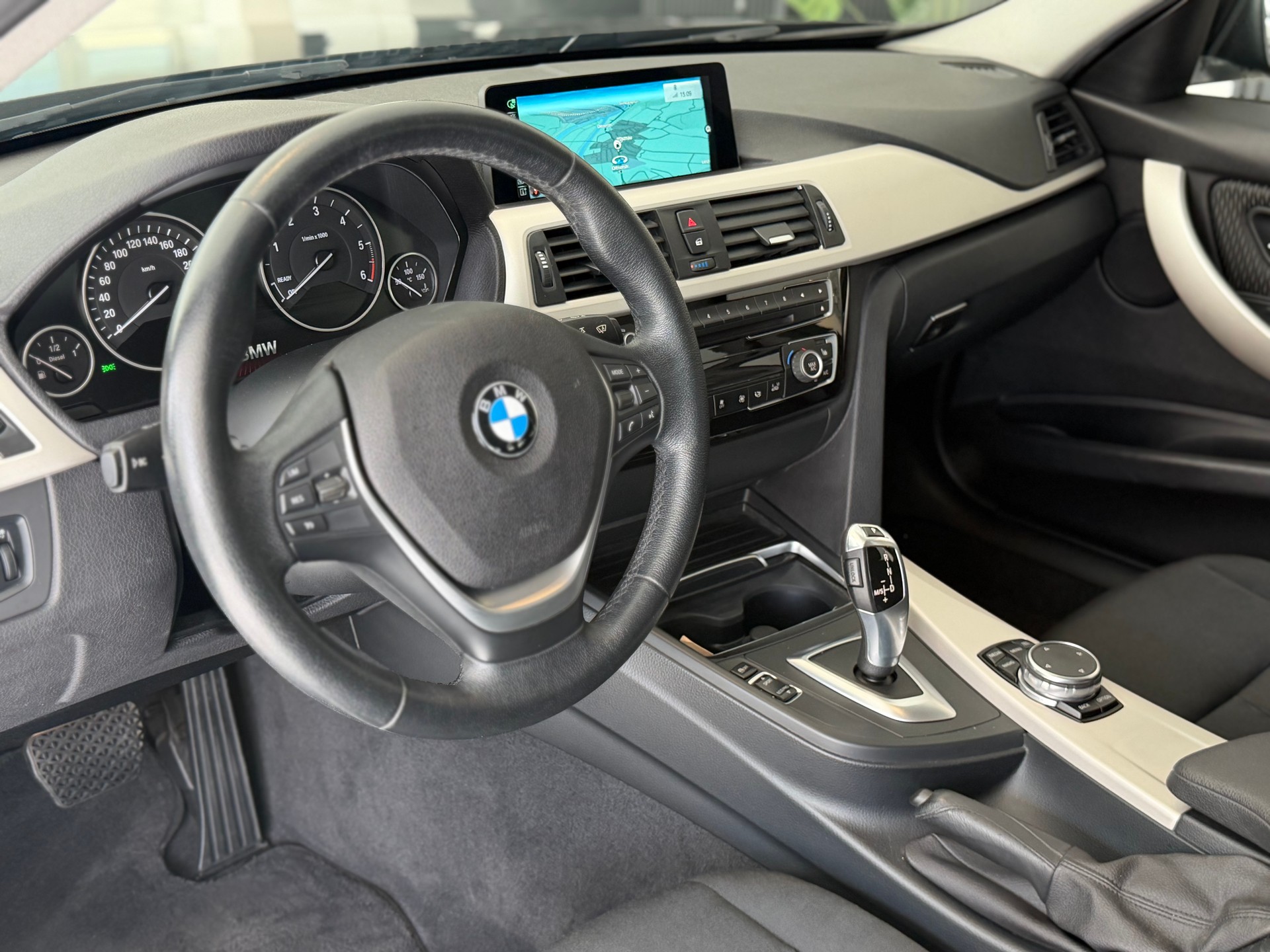 BMW 330d xDrive Touring Steptronic LCI **Frisch ab MFK & Service**-image-11