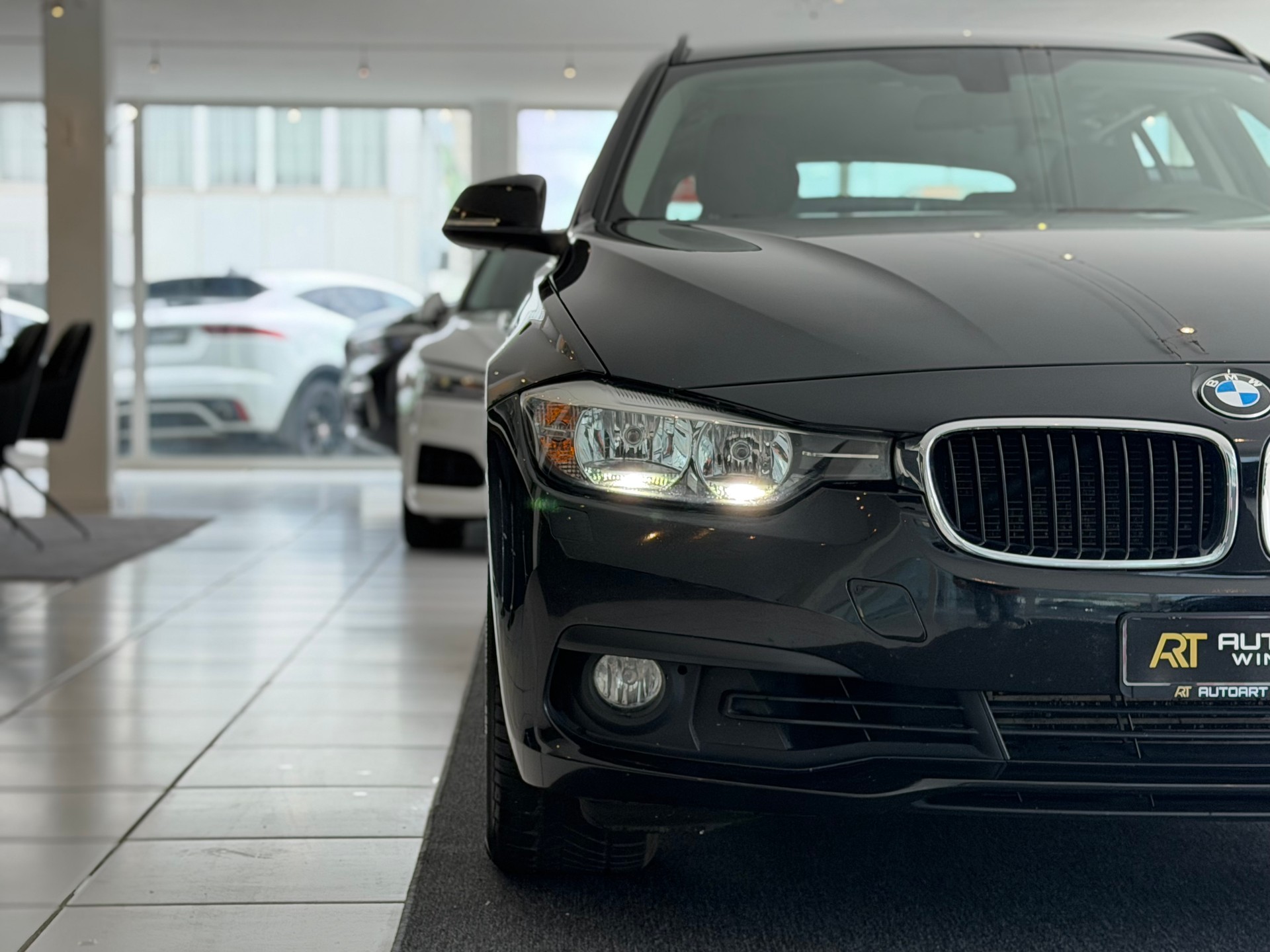 BMW 330d xDrive Touring Steptronic LCI **Frisch ab MFK & Service**-image-24