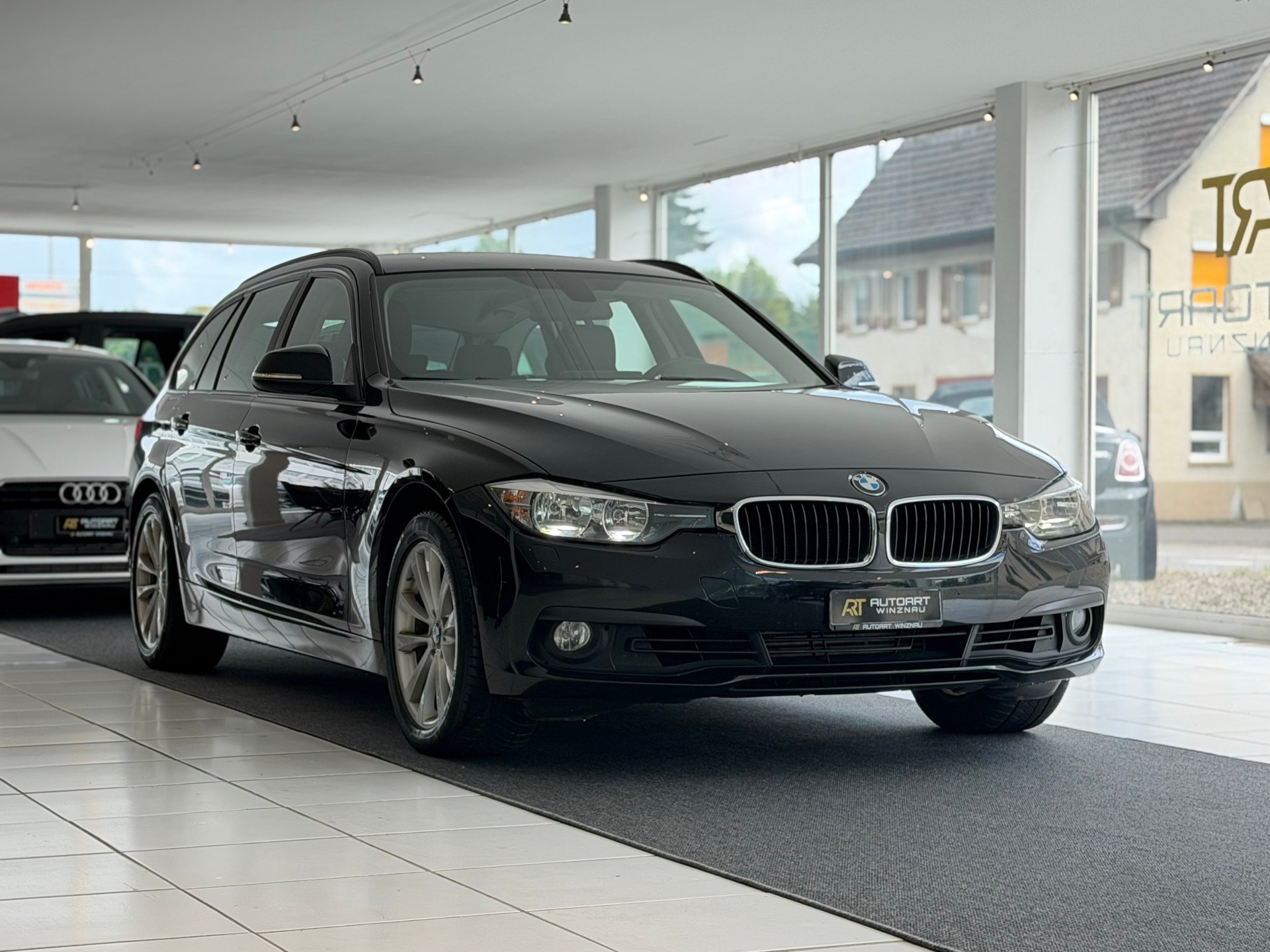 BMW 330d xDrive Touring Steptronic LCI **Frisch ab MFK & Service**-image-2