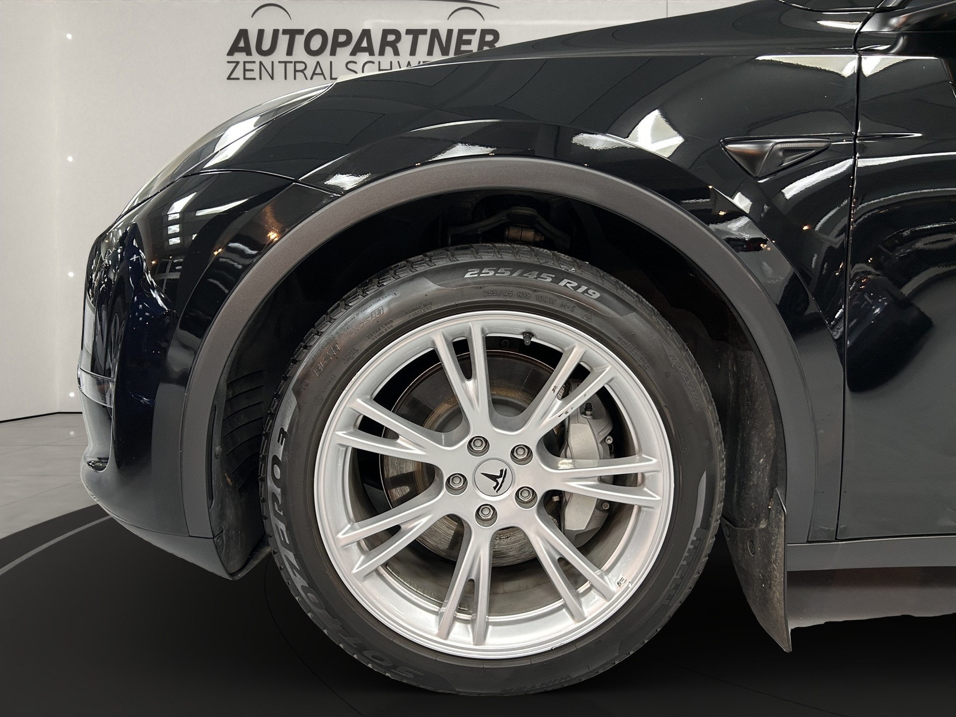 TESLA Model Y Long Range-image-9
