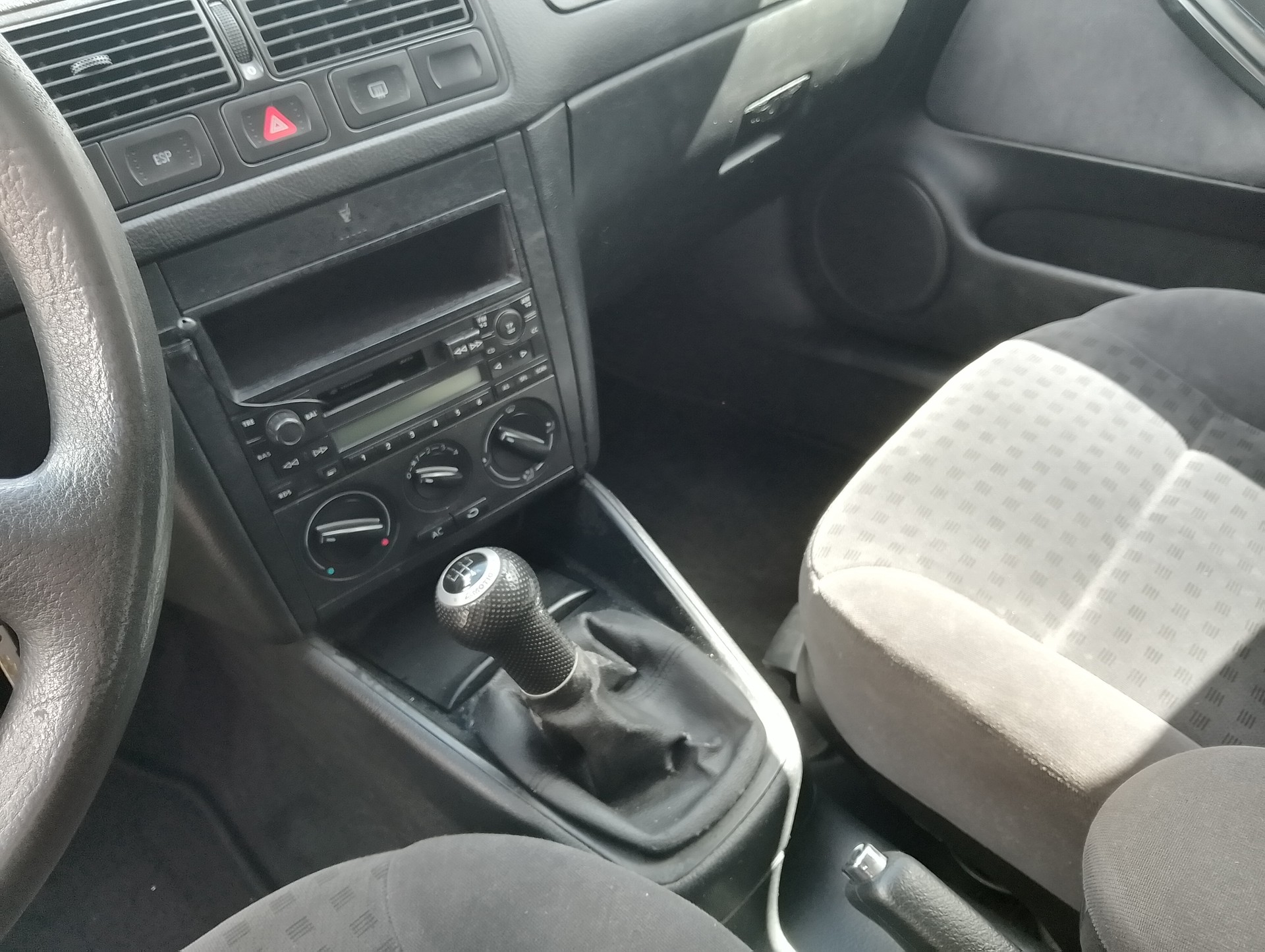 VW Golf 2.0 Comfortline 4Motion-image-13