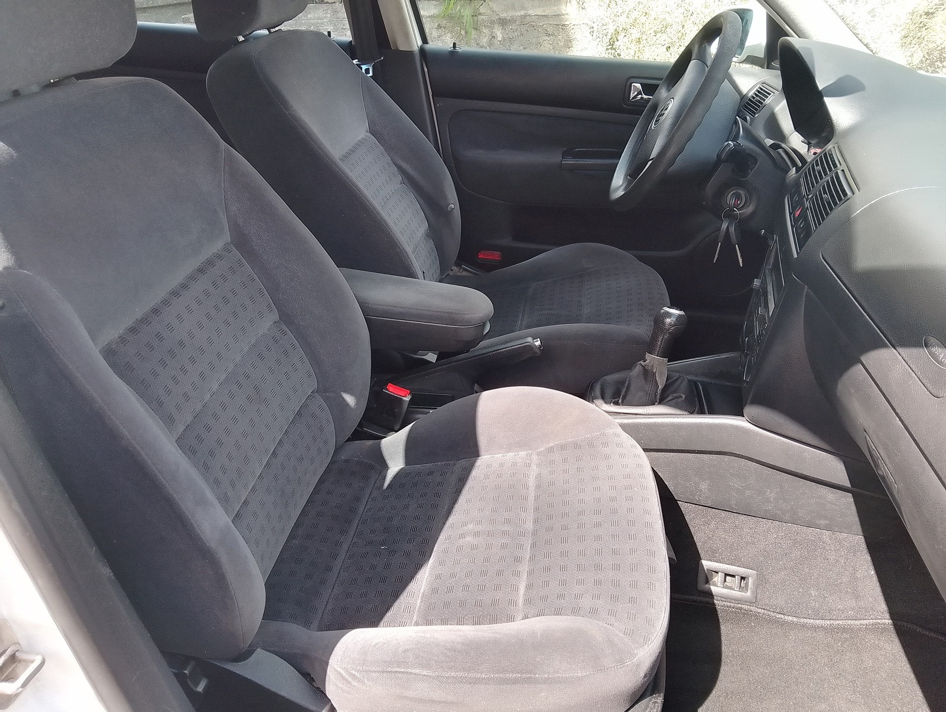 VW Golf 2.0 Comfortline 4Motion-image-14