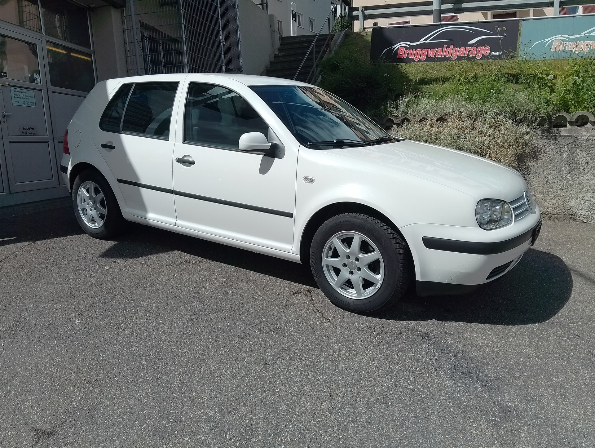 VW Golf 2.0 Comfortline 4Motion-image-5