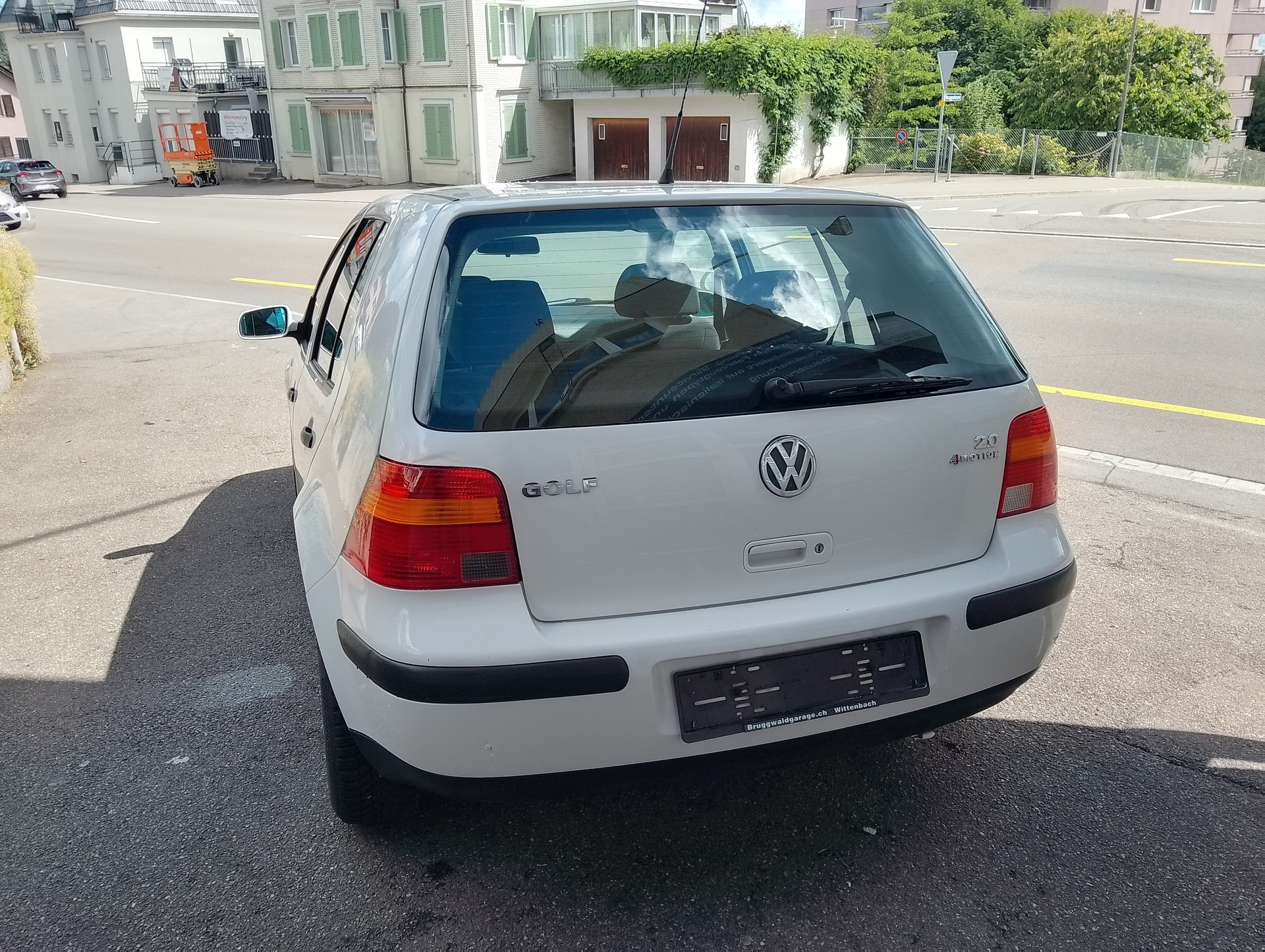 VW Golf 2.0 Comfortline 4Motion-image-9