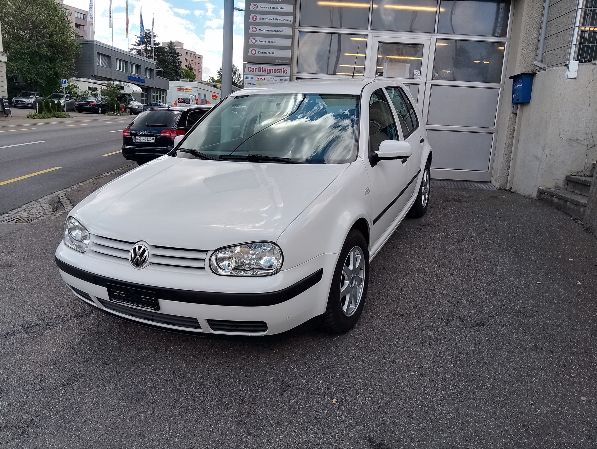 VW Golf 2.0 Comfortline 4Motion-image-1