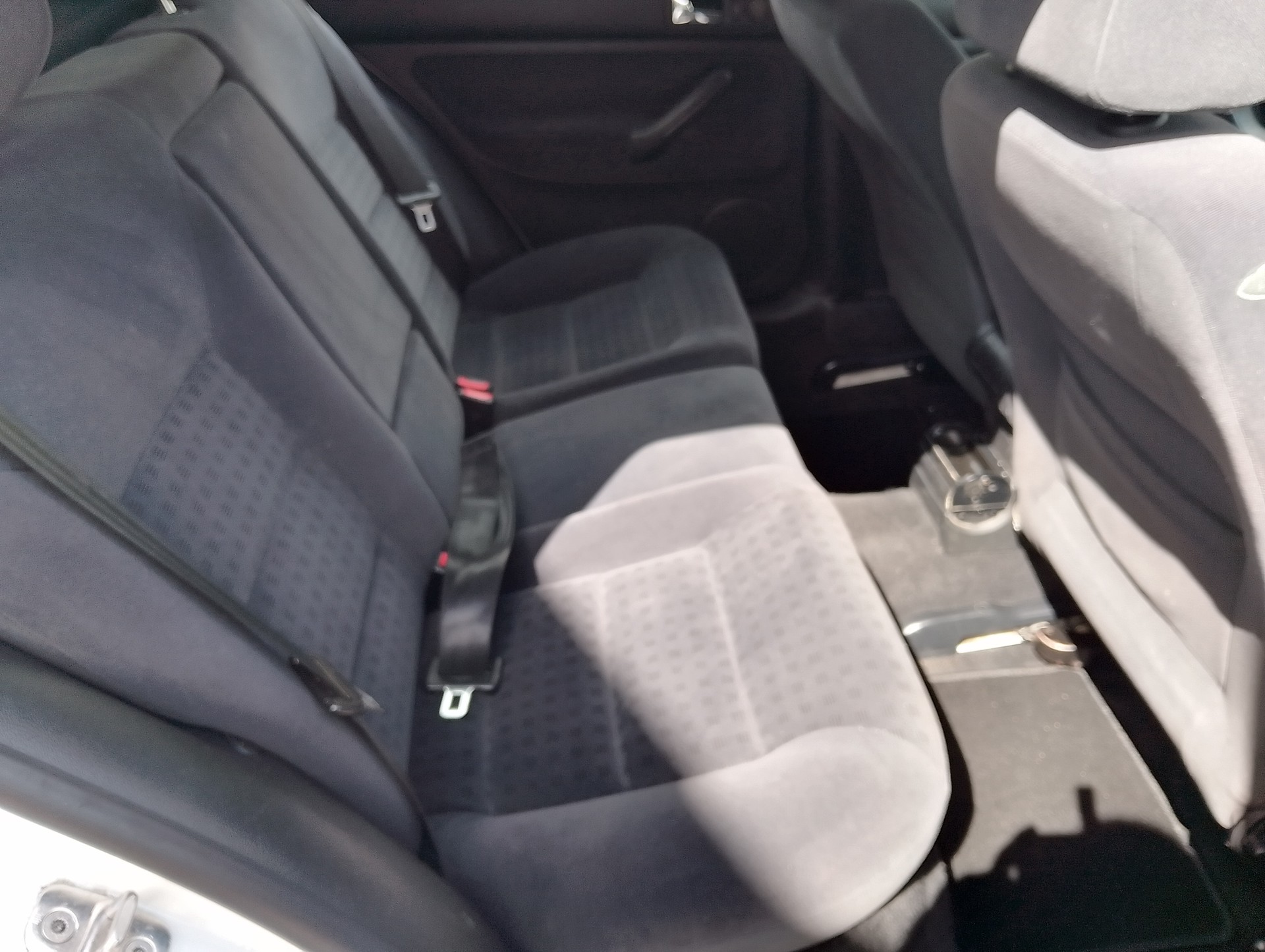 VW Golf 2.0 Comfortline 4Motion-image-15