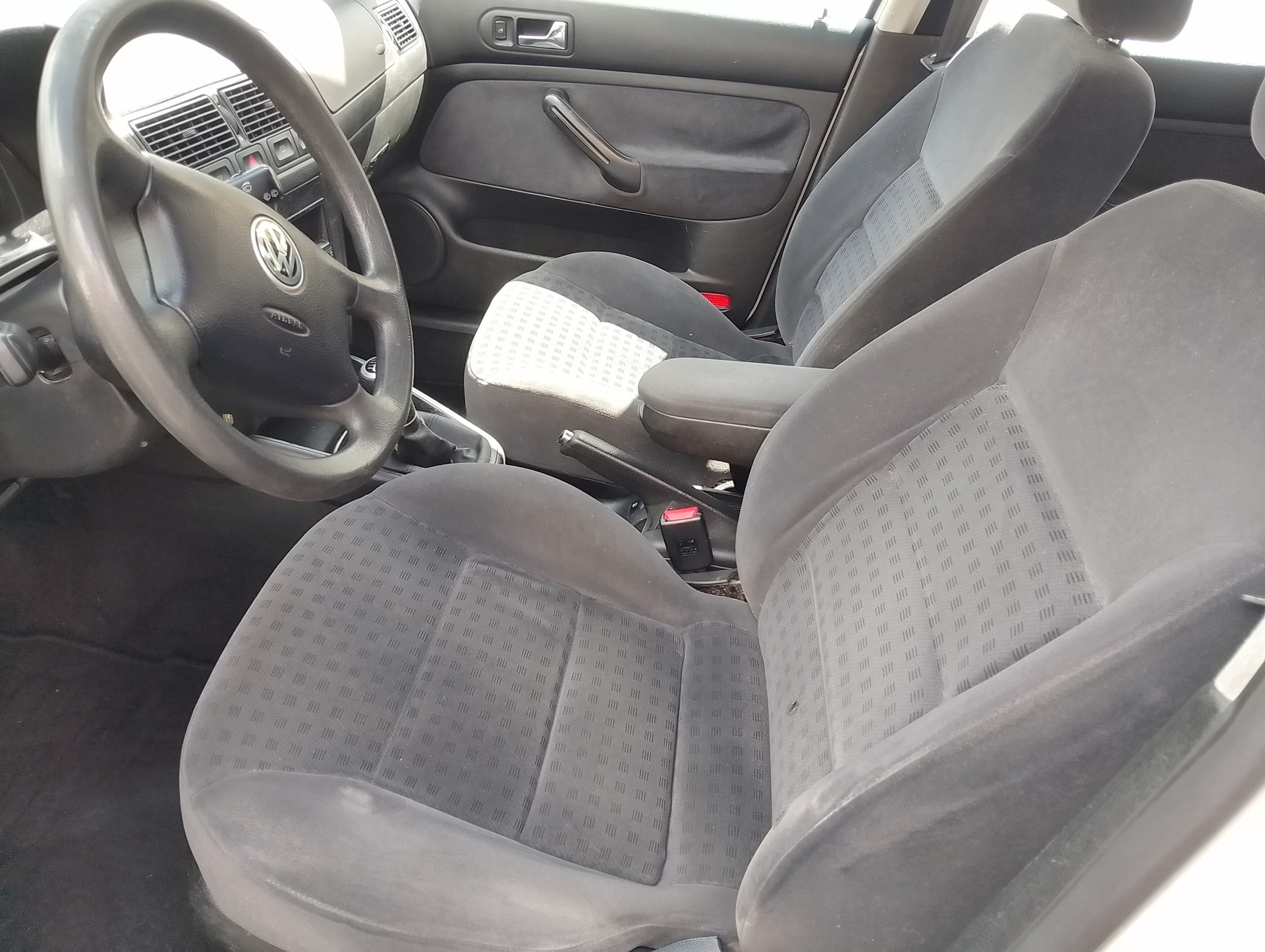 VW Golf 2.0 Comfortline 4Motion-image-12