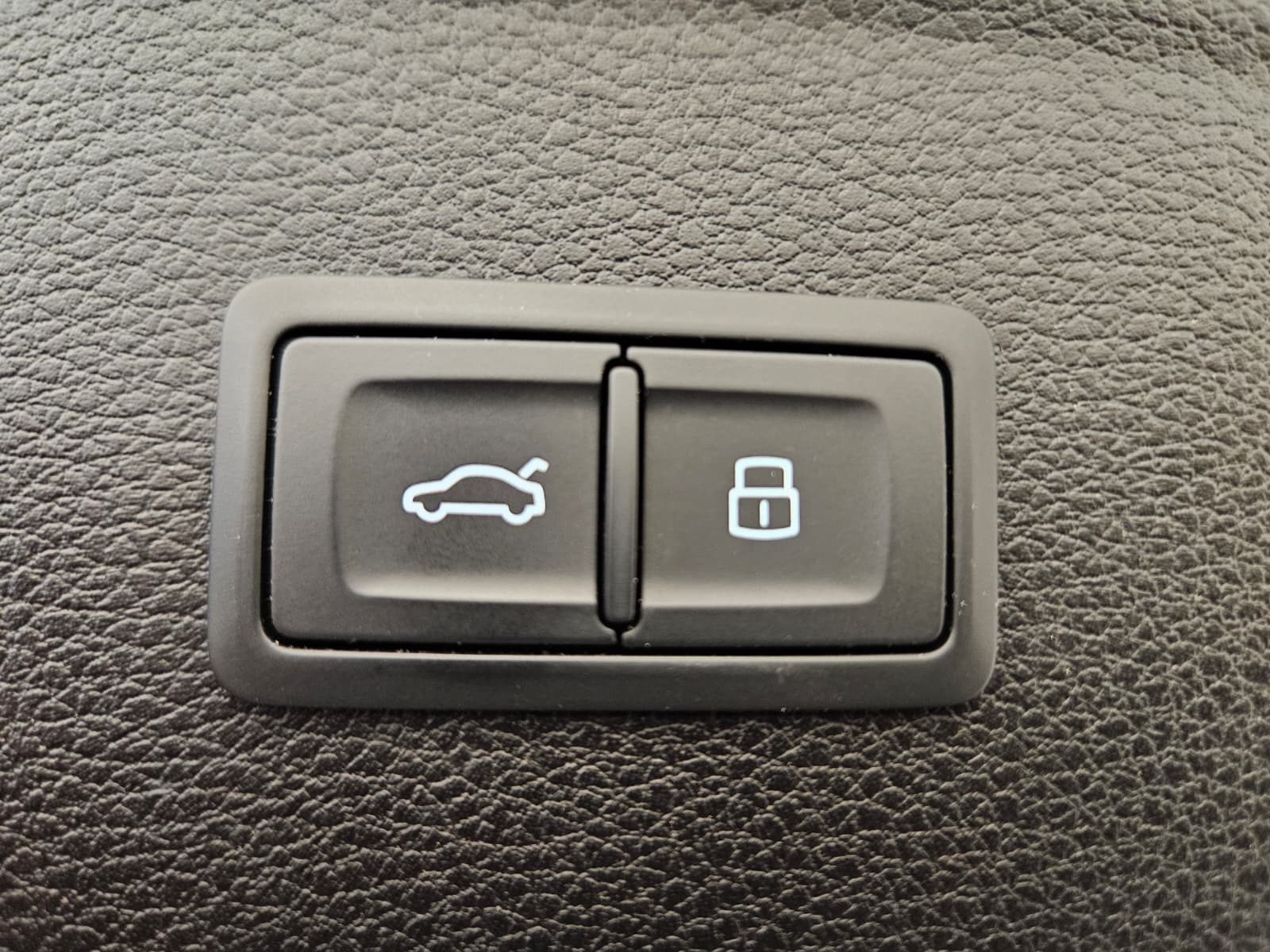 AUDI Q5 50 TFSI e PHEV S line quattro S-tronic-image-15