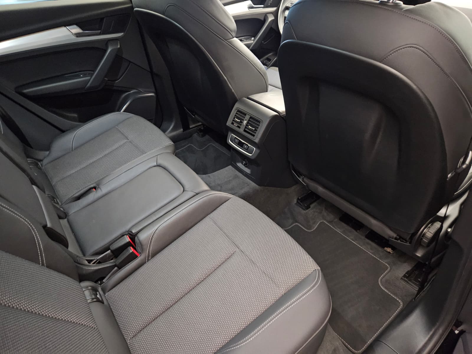 AUDI Q5 50 TFSI e PHEV S line quattro S-tronic-image-13