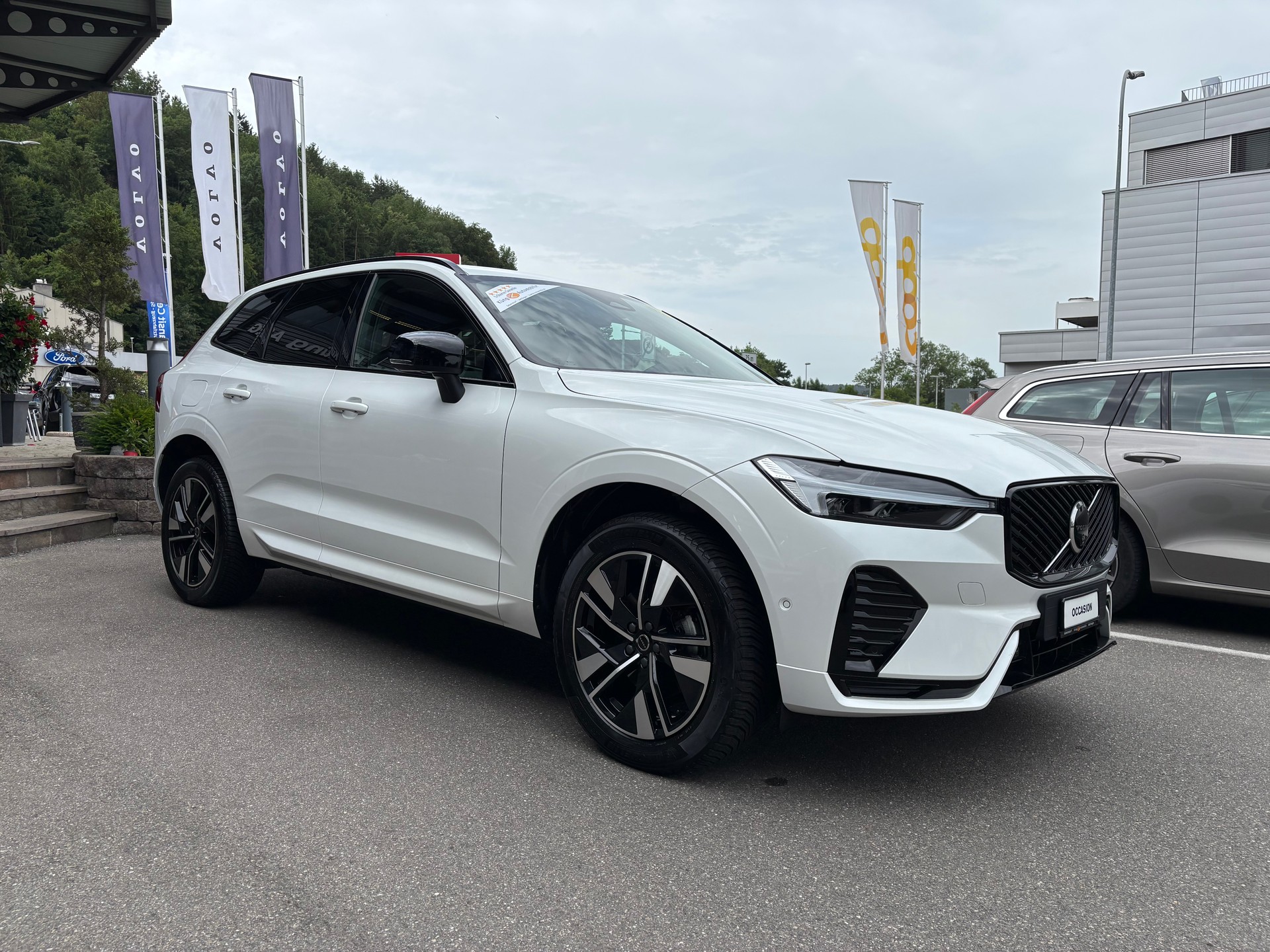 VOLVO XC60 B5 Benzin Mild Hybrid AWD Plus Dark Geartronic-image-7
