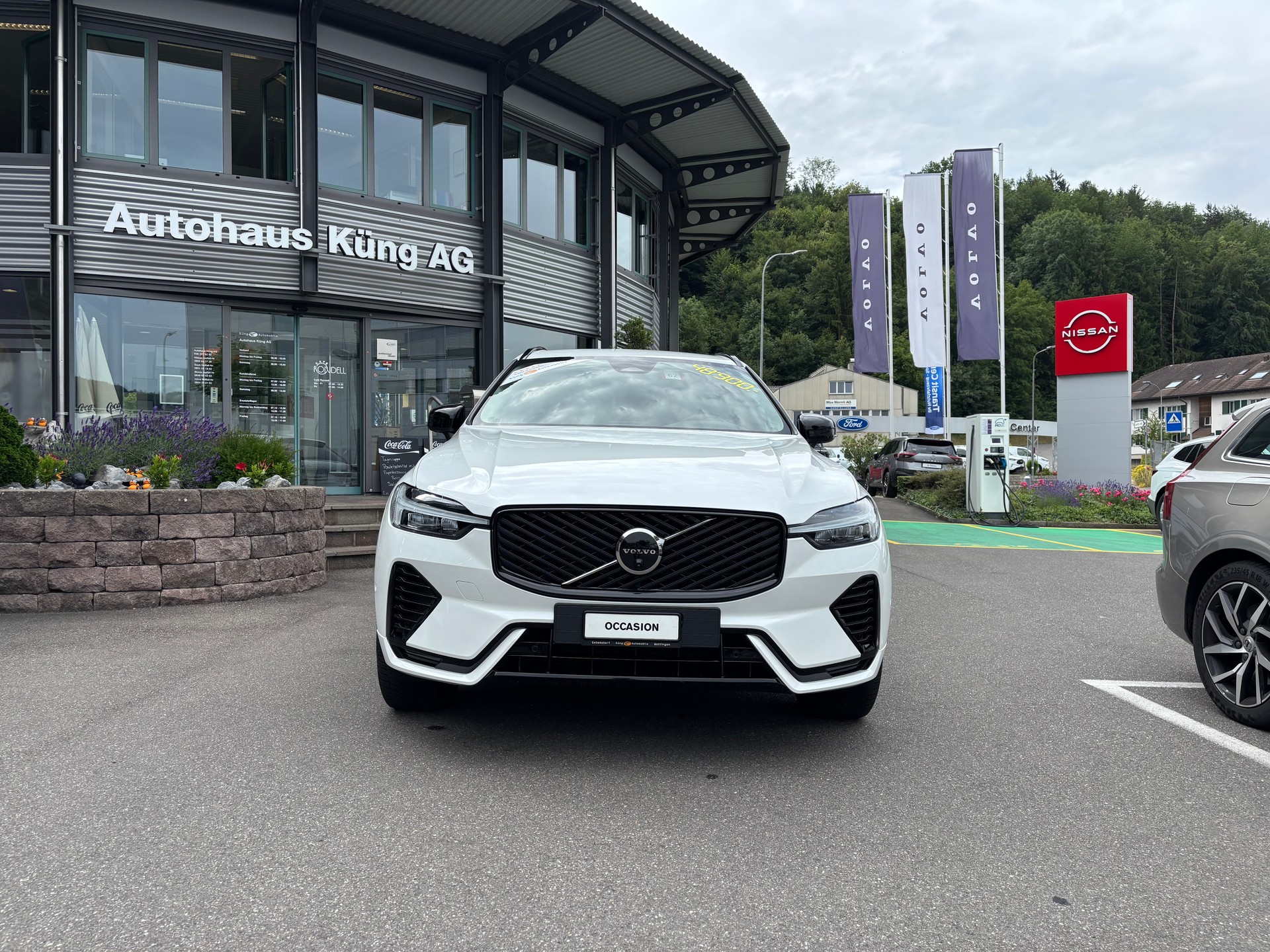 VOLVO XC60 B5 Benzin Mild Hybrid AWD Plus Dark Geartronic-image-1