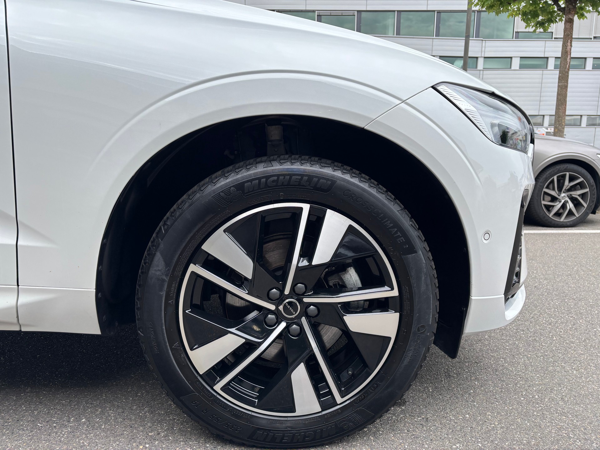 VOLVO XC60 B5 Benzin Mild Hybrid AWD Plus Dark Geartronic-image-8