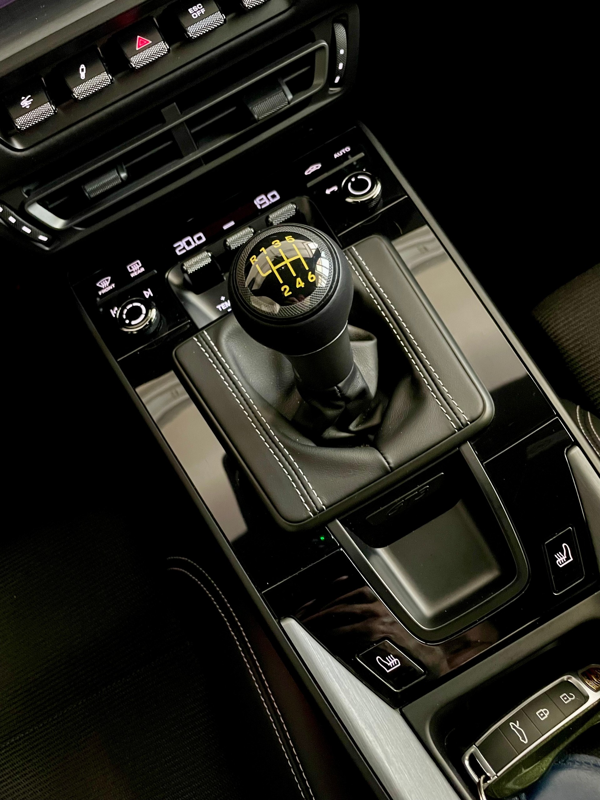 PORSCHE 911 GT3 Touring in Sonderlackierung mit Lederausstattung, Lift, PCCB und PPF foliert-image-25
