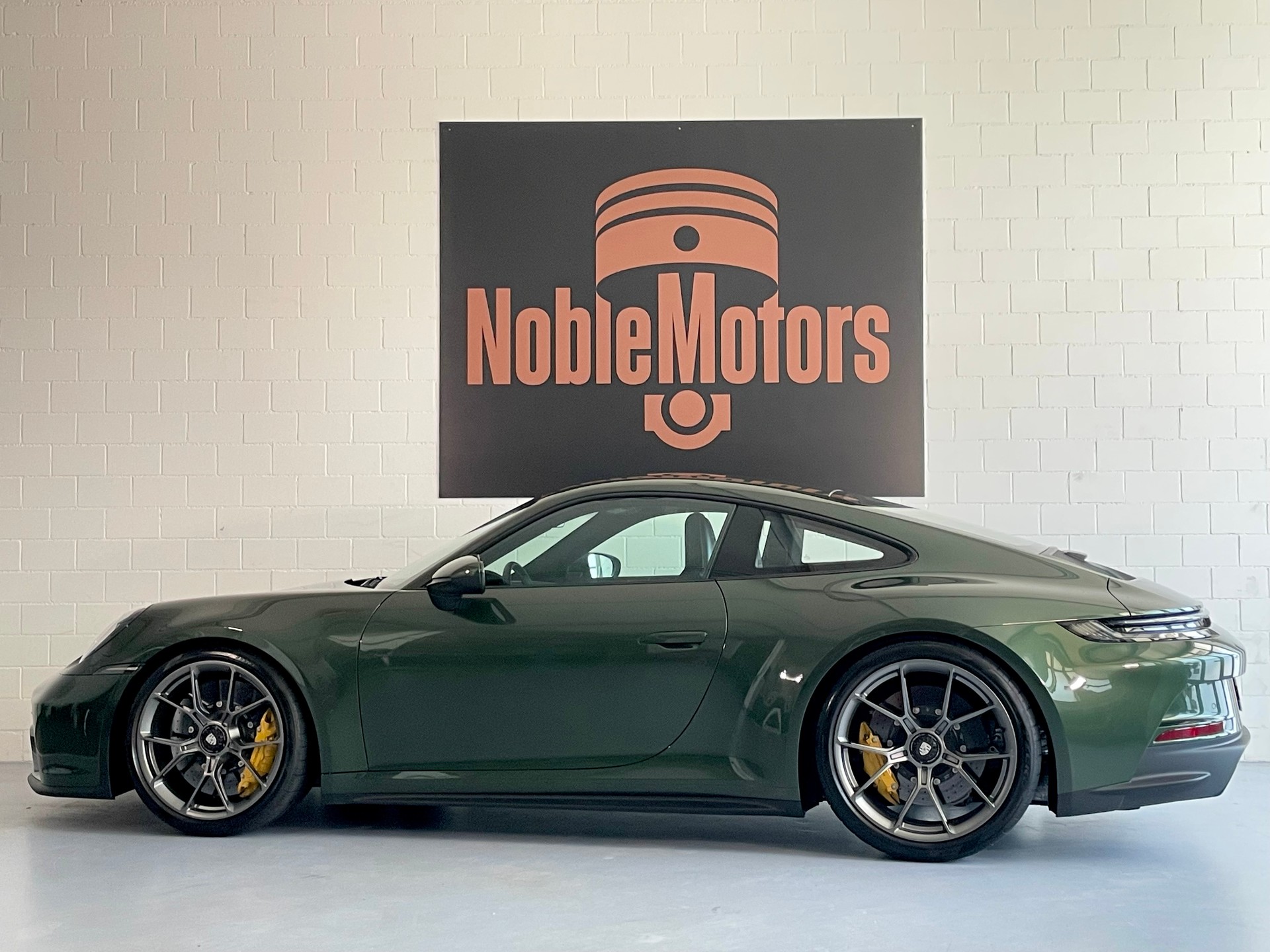 PORSCHE 911 GT3 Touring in Sonderlackierung mit Lederausstattung, Lift, PCCB und PPF foliert-showroom-element-3