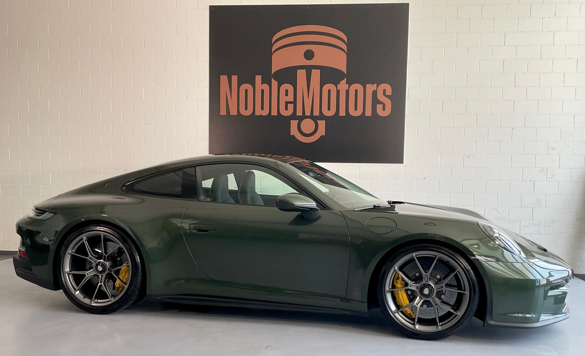 PORSCHE 911 GT3 Touring in Sonderlackierung mit Lederausstattung, Lift, PCCB und PPF foliert-showroom-element-2