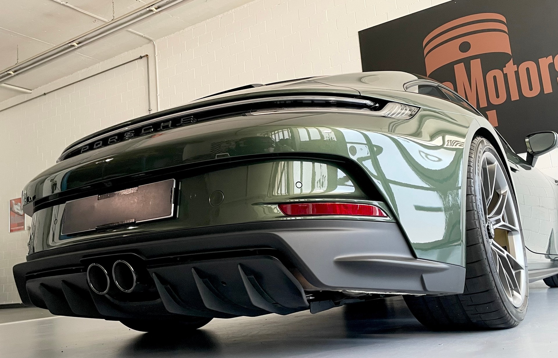 PORSCHE 911 GT3 Touring in Sonderlackierung mit Lederausstattung, Lift, PCCB und PPF foliert-image-11