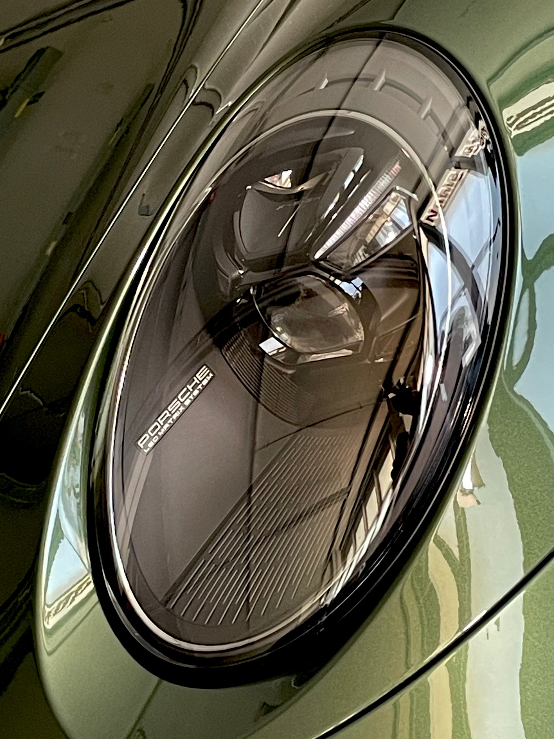 PORSCHE 911 GT3 Touring in Sonderlackierung mit Lederausstattung, Lift, PCCB und PPF foliert-image-16