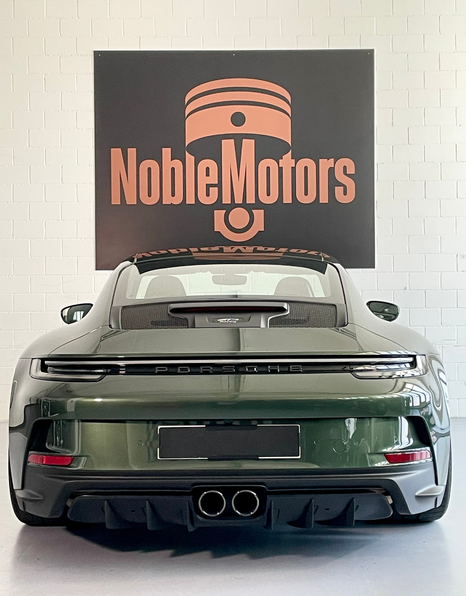 PORSCHE 911 GT3 Touring in Sonderlackierung mit Lederausstattung, Lift, PCCB und PPF foliert-showroom-element-1