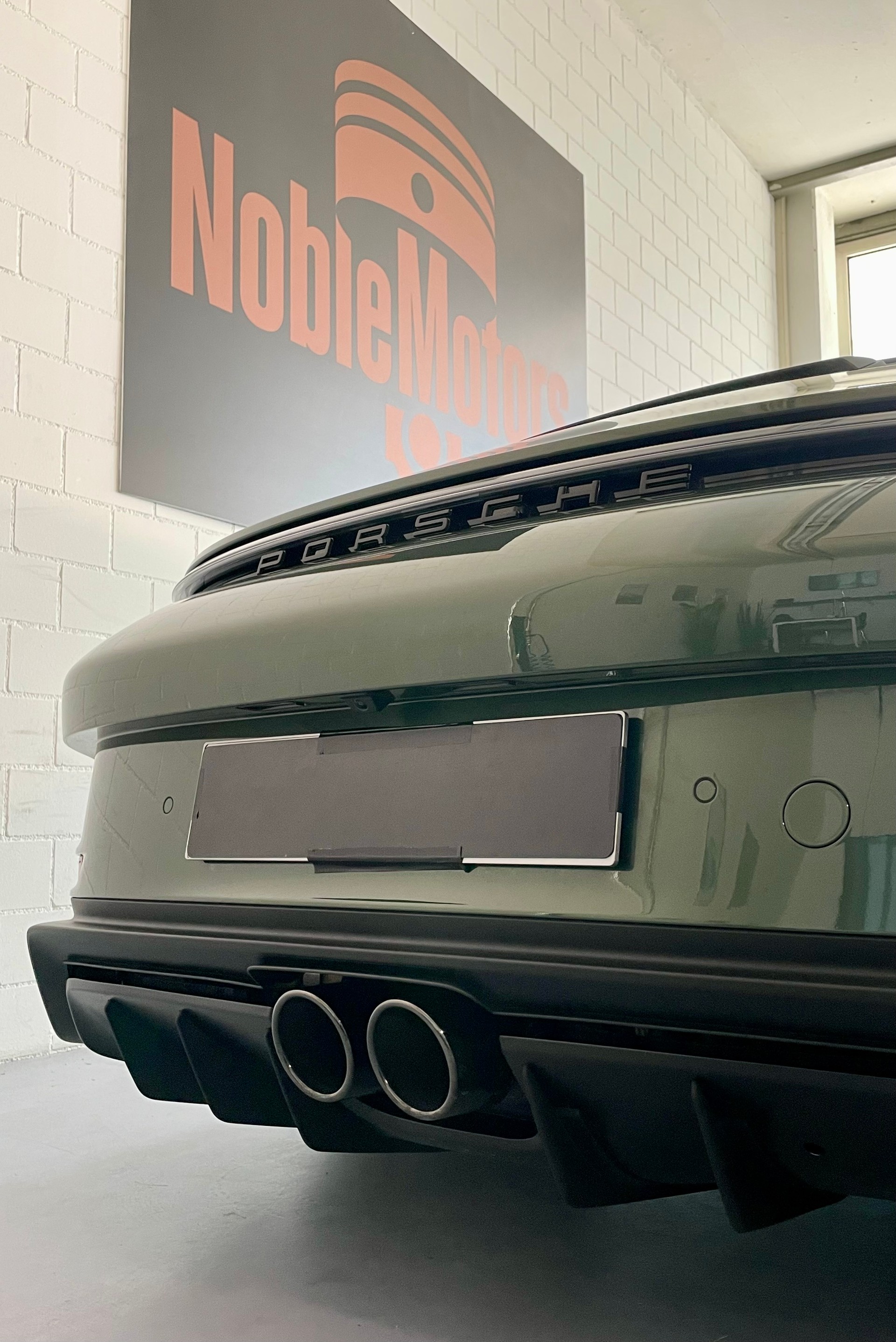 PORSCHE 911 GT3 Touring in Sonderlackierung mit Lederausstattung, Lift, PCCB und PPF foliert-image-10
