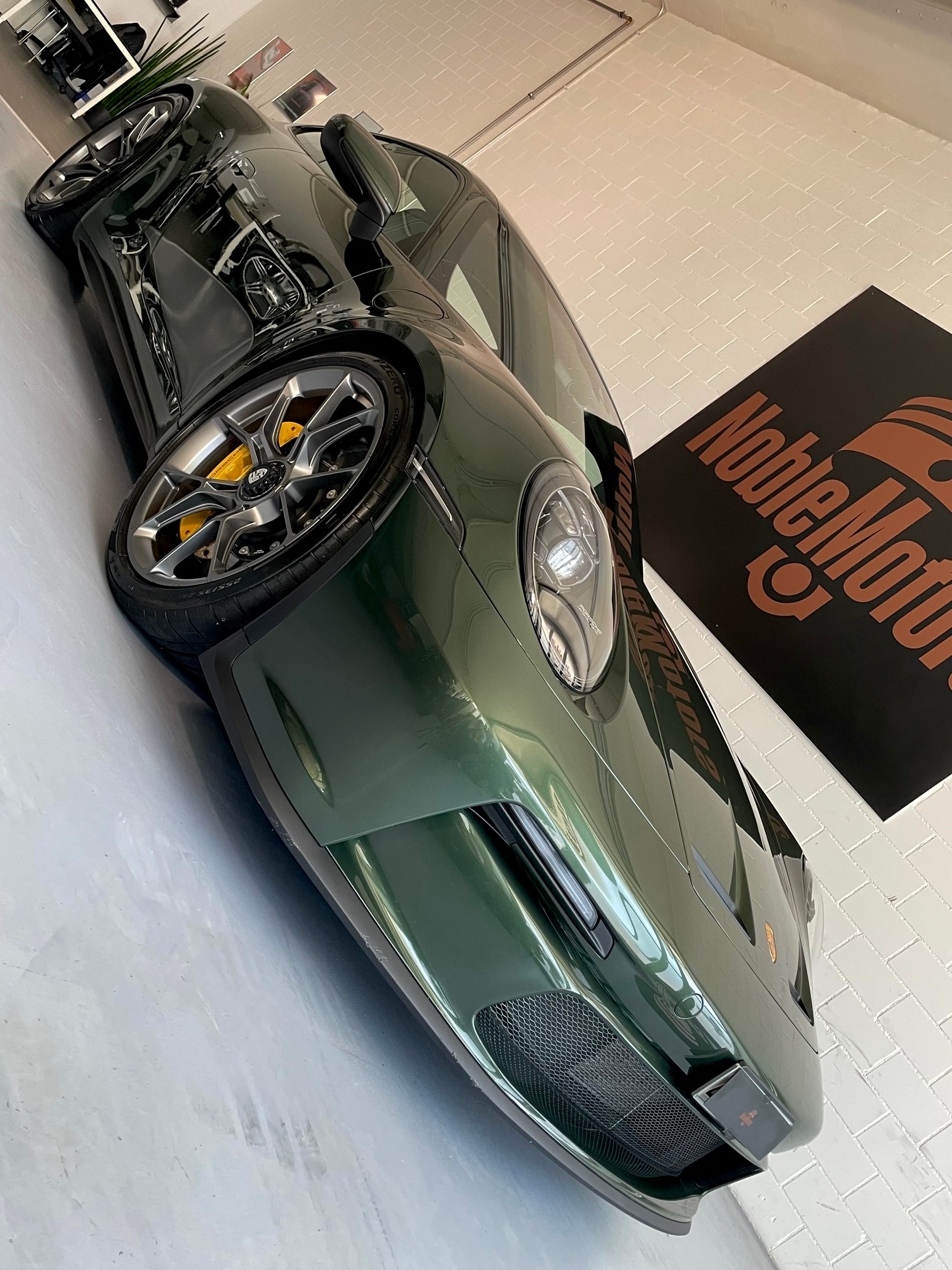 PORSCHE 911 GT3 Touring in Sonderlackierung mit Lederausstattung, Lift, PCCB und PPF foliert-image-5