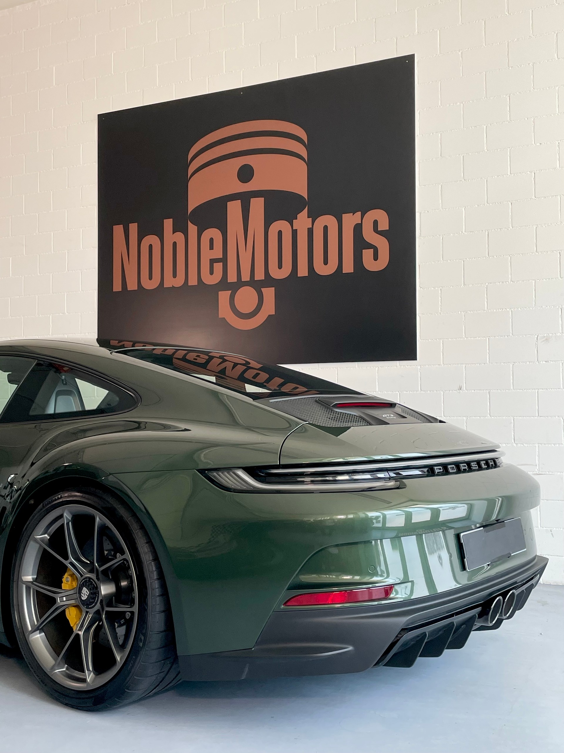 PORSCHE 911 GT3 Touring in Sonderlackierung mit Lederausstattung, Lift, PCCB und PPF foliert-image-12
