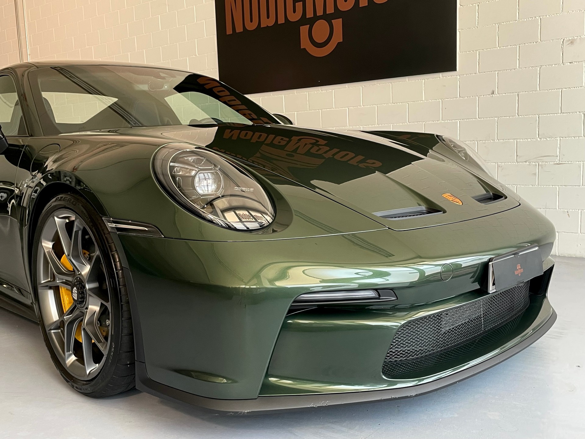 PORSCHE 911 GT3 Touring in Sonderlackierung mit Lederausstattung, Lift, PCCB und PPF foliert-image-6