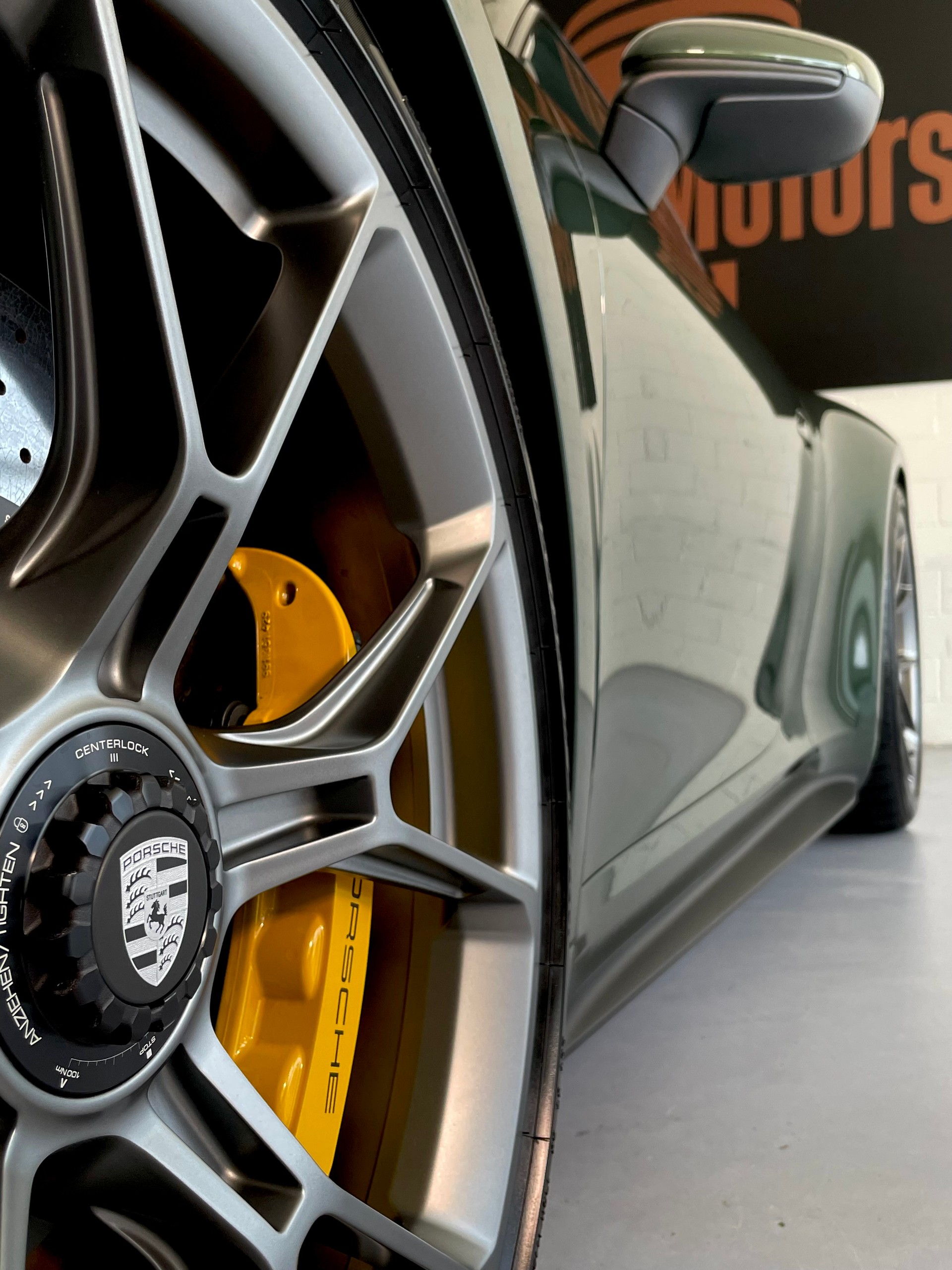 PORSCHE 911 GT3 Touring in Sonderlackierung mit Lederausstattung, Lift, PCCB und PPF foliert-image-14