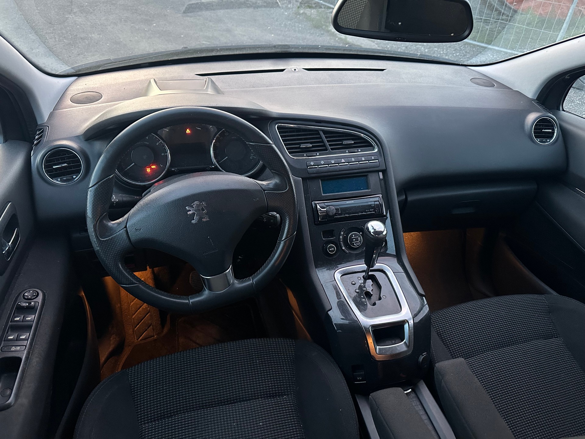 PEUGEOT 5008 1.6 16V T Sport Pack Automatic-image-8