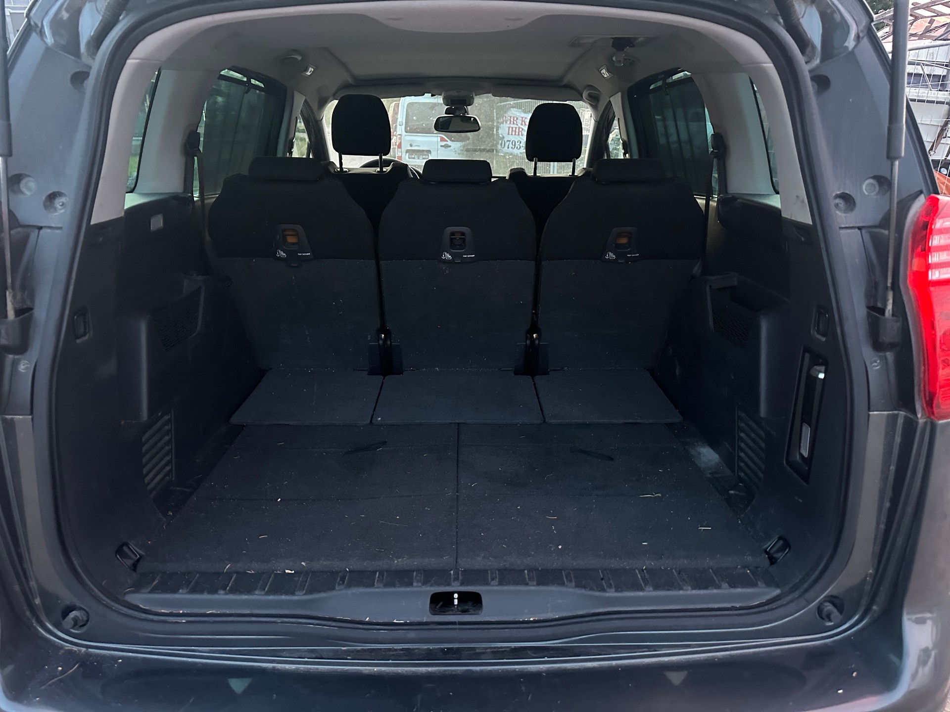 PEUGEOT 5008 1.6 16V T Sport Pack Automatic-image-13