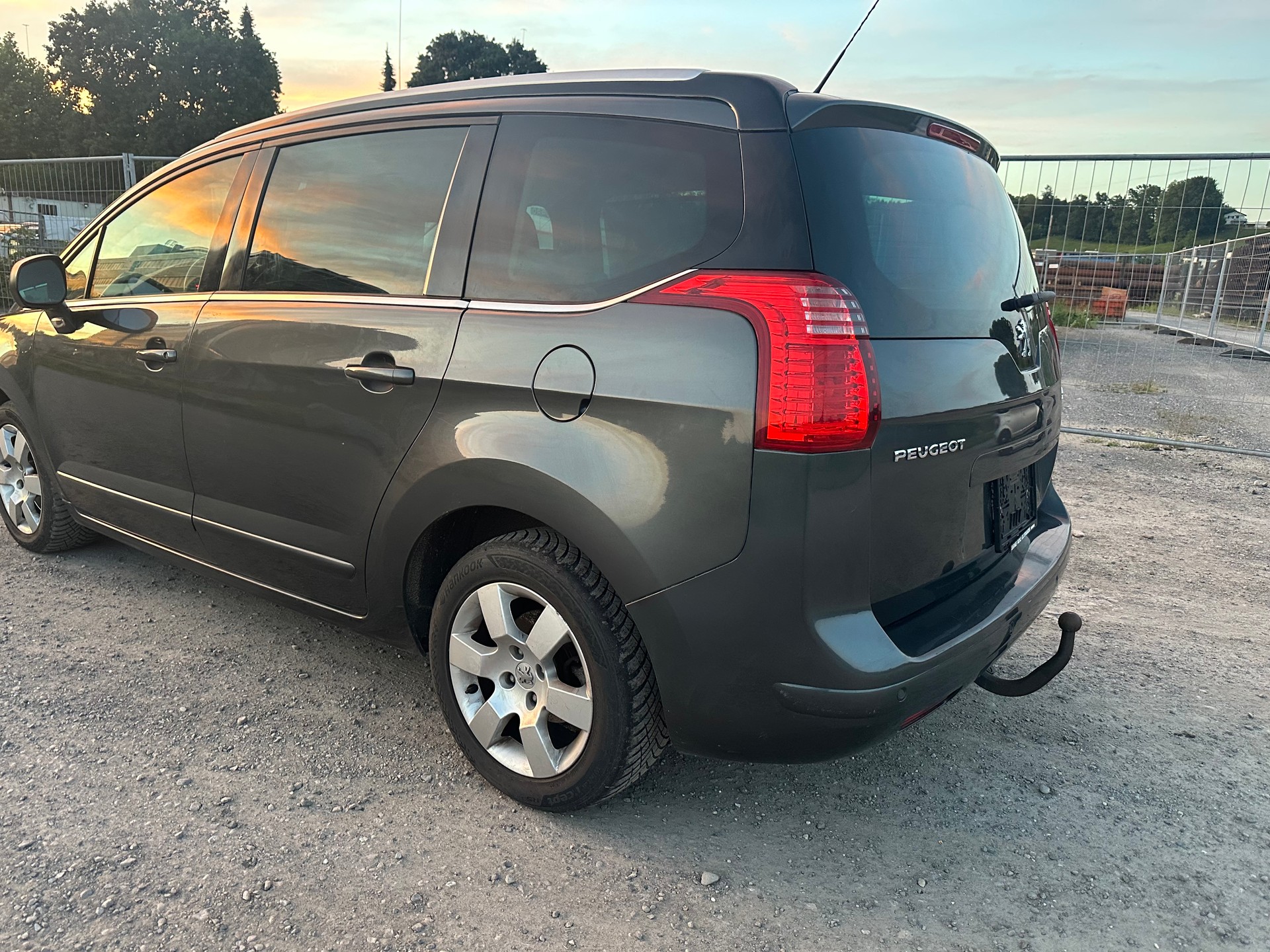 PEUGEOT 5008 1.6 16V T Sport Pack Automatic-image-5