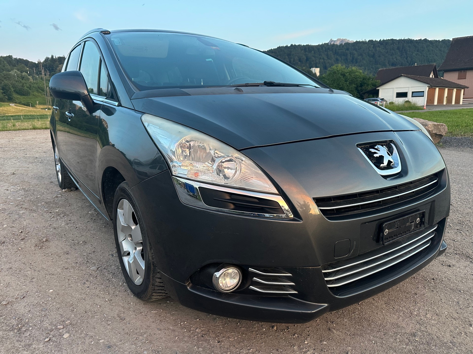 PEUGEOT 5008 1.6 16V T Sport Pack Automatic-image-0