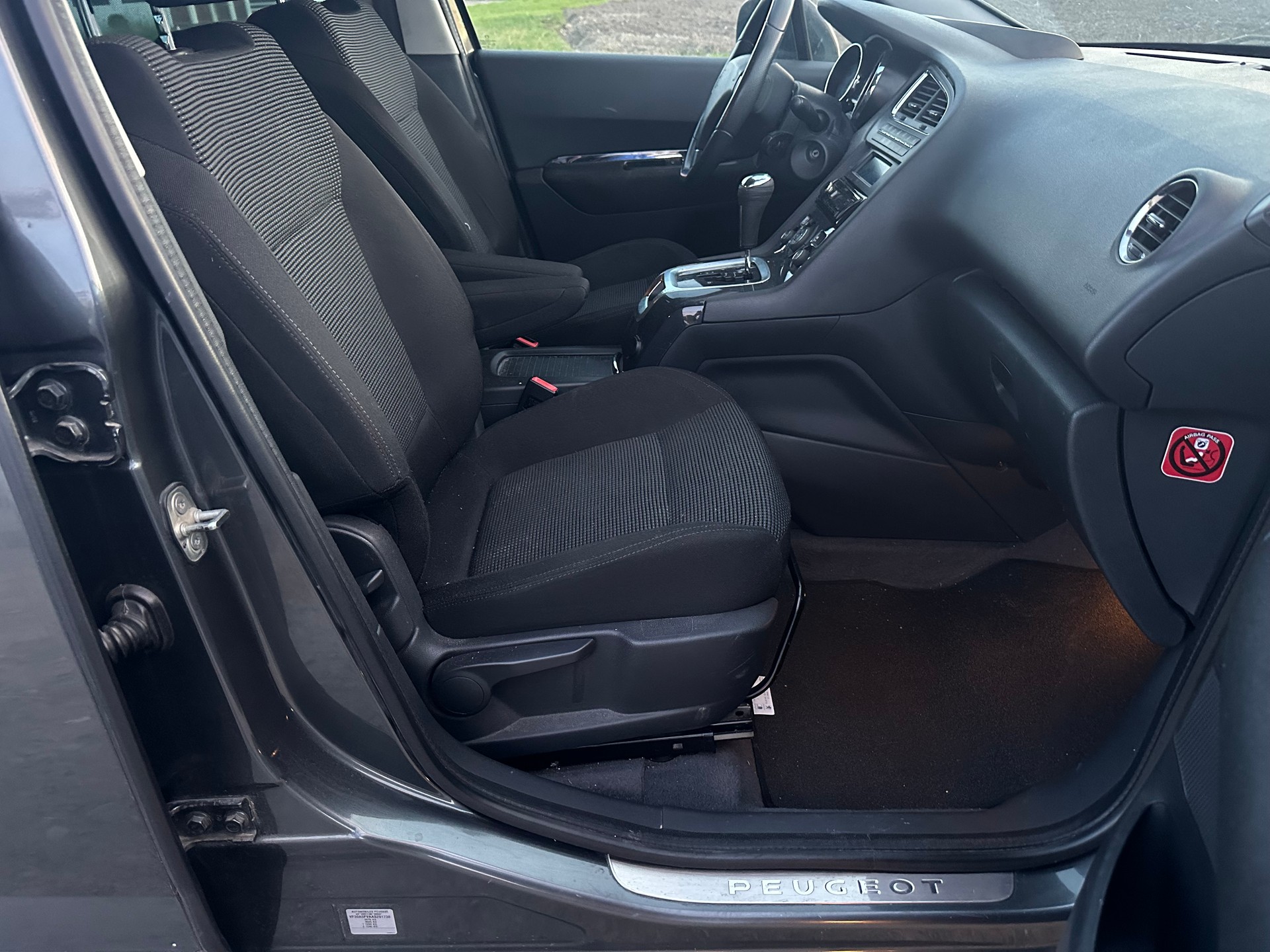 PEUGEOT 5008 1.6 16V T Sport Pack Automatic-image-9