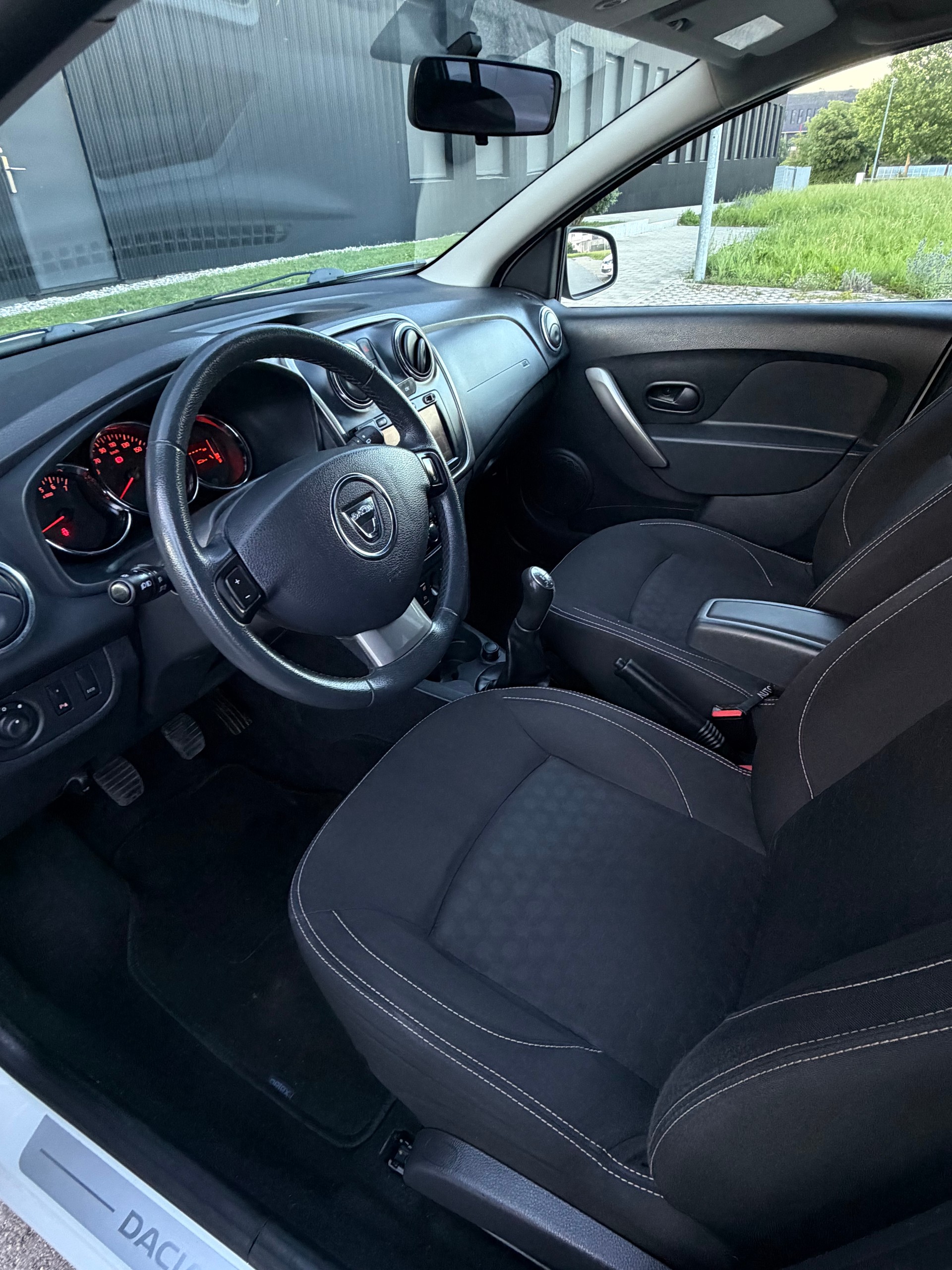 DACIA Sandero 1.5 dCi Lauréate-image-11