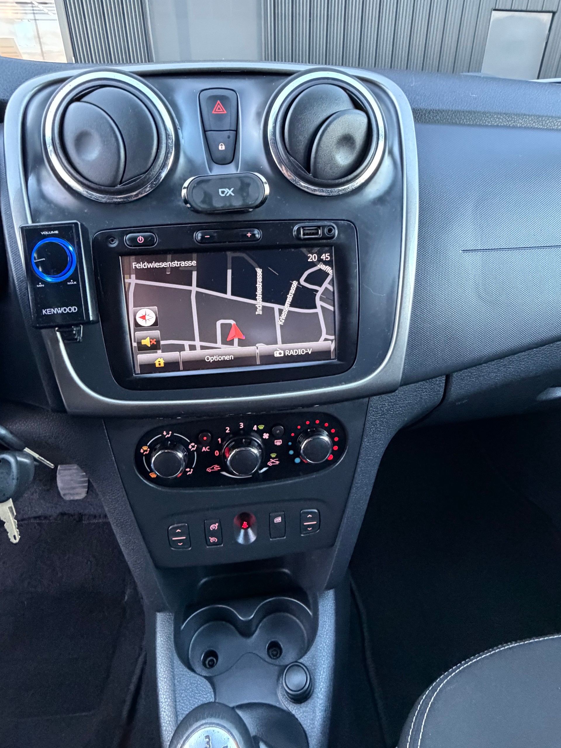 DACIA Sandero 1.5 dCi Lauréate-image-10