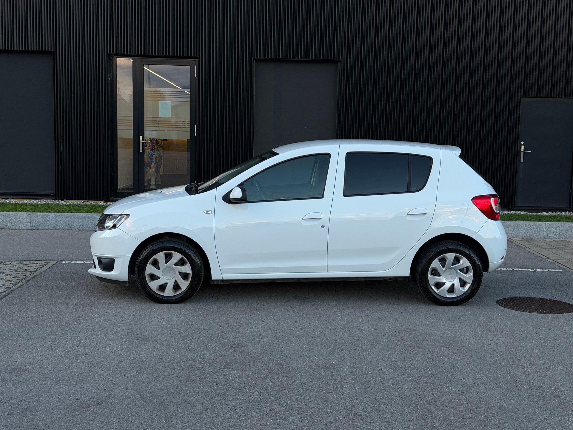 DACIA Sandero 1.5 dCi Lauréate-image-3