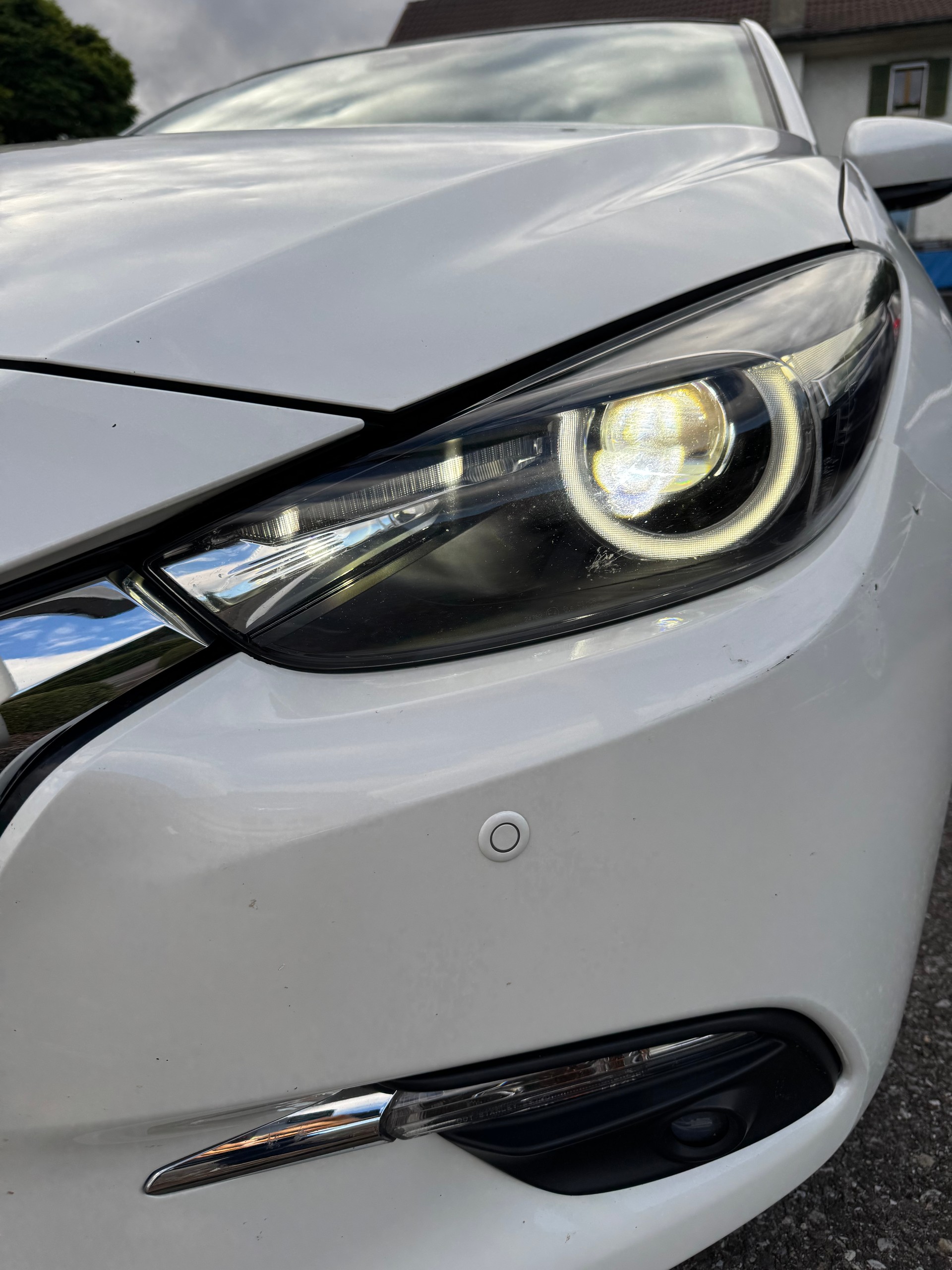 MAZDA 3 SKYACTIV-D 150 Revolution-image-9
