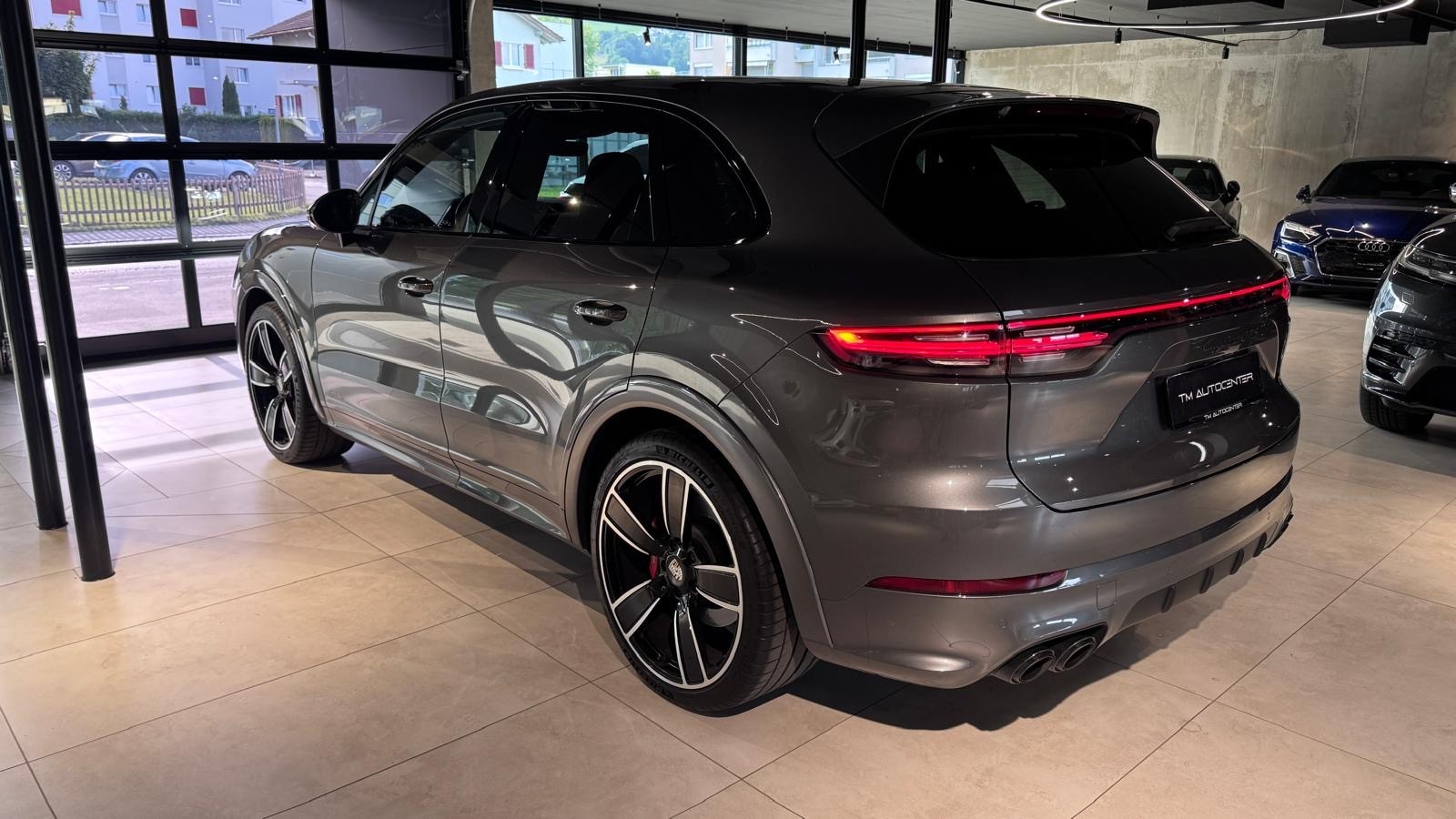 PORSCHE Cayenne GTS-image-2