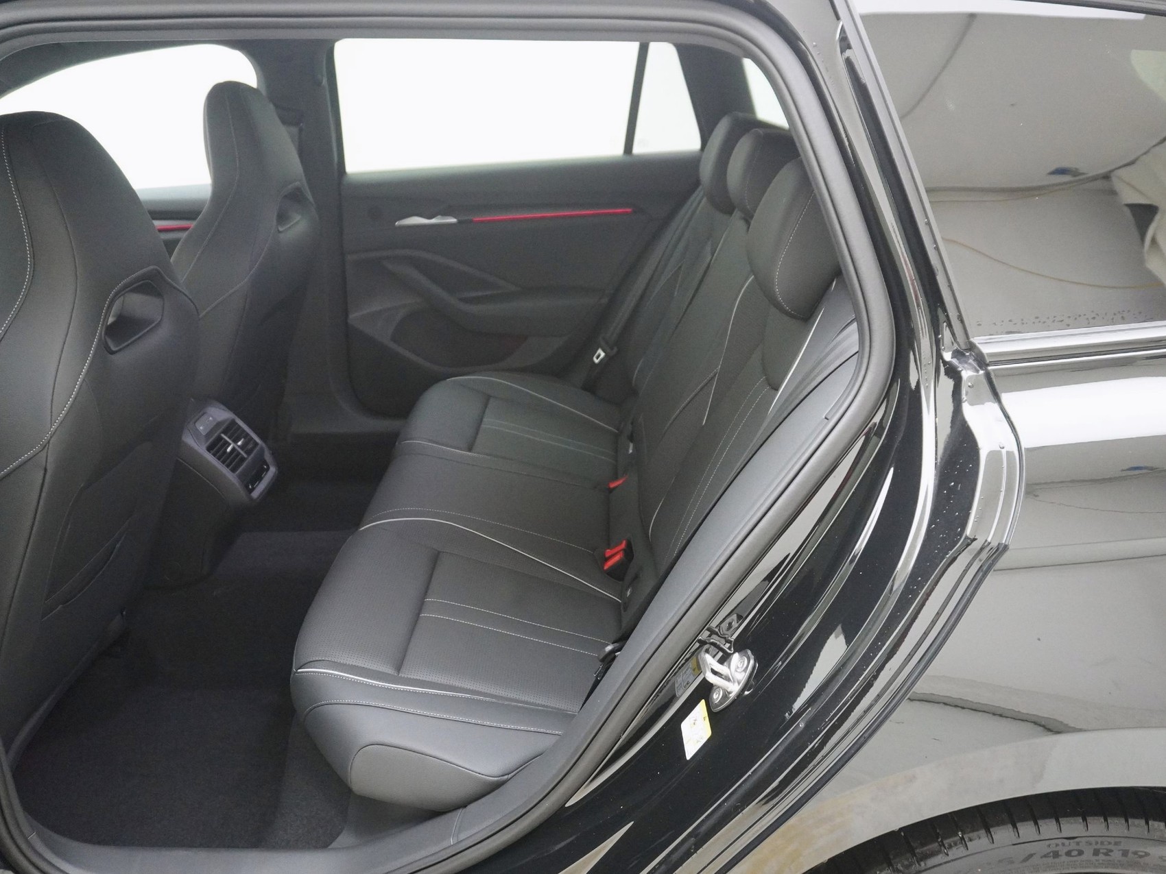 SKODA Superb 1.5 TSI Plug-in-Hybrid Sportline DSG-image-14