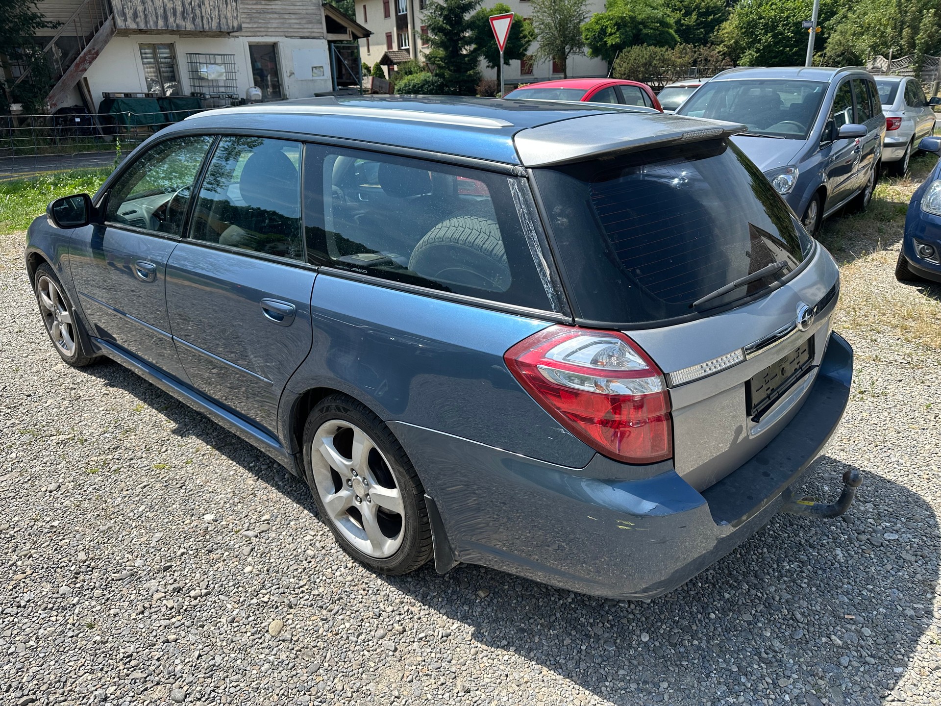 SUBARU Legacy 2.0i AWD Swiss-image-3