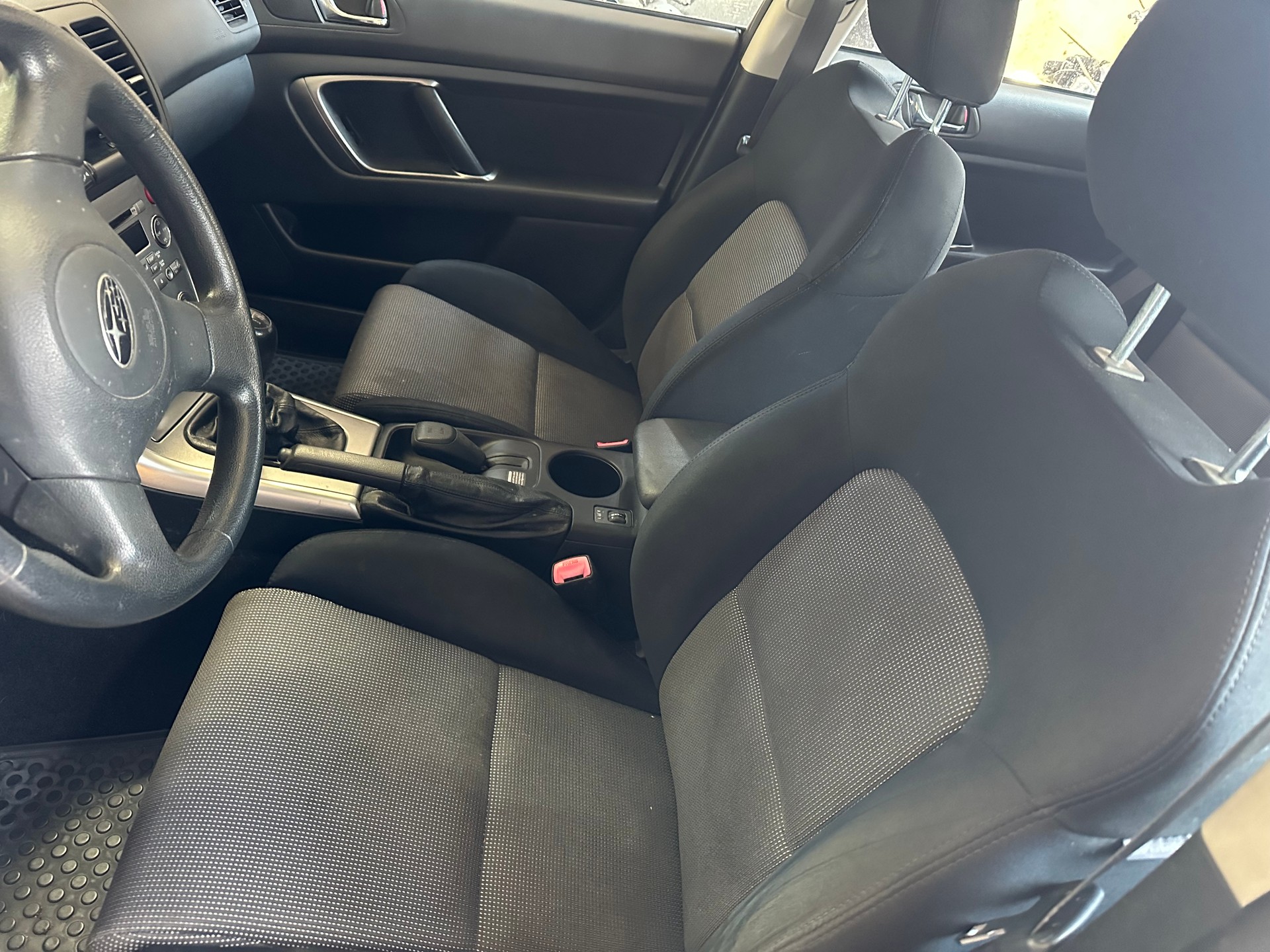 SUBARU Legacy 2.0i AWD Swiss-image-7