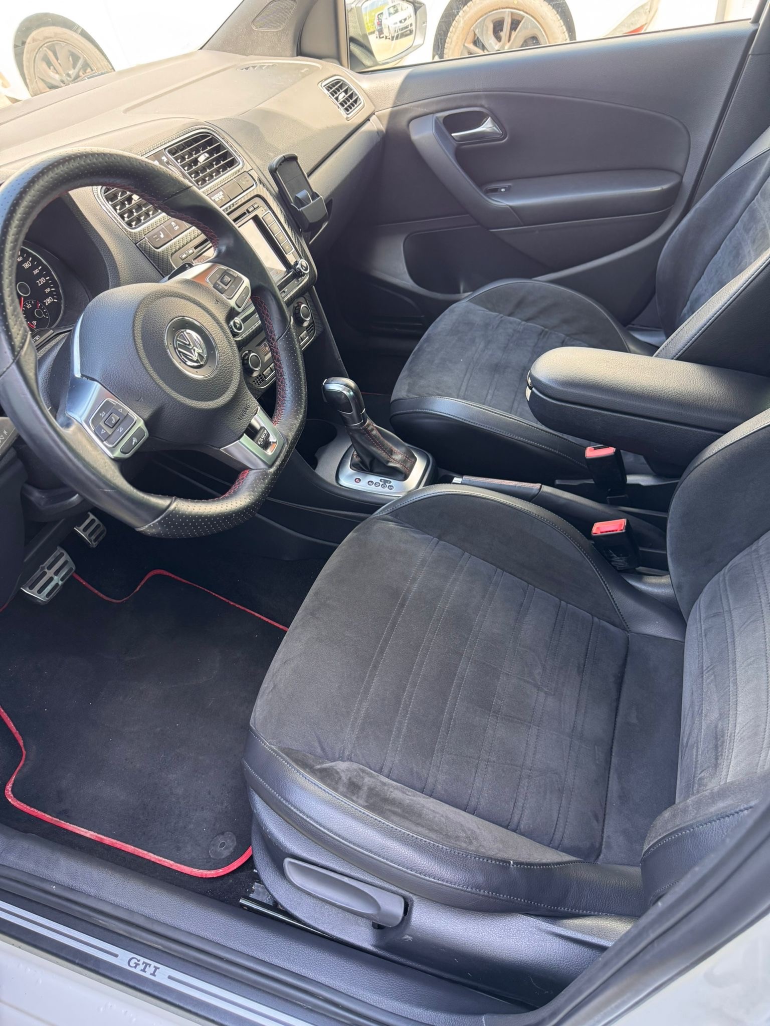VW Polo 1.4 TSI GTI Carbon Edition DSG-image-7